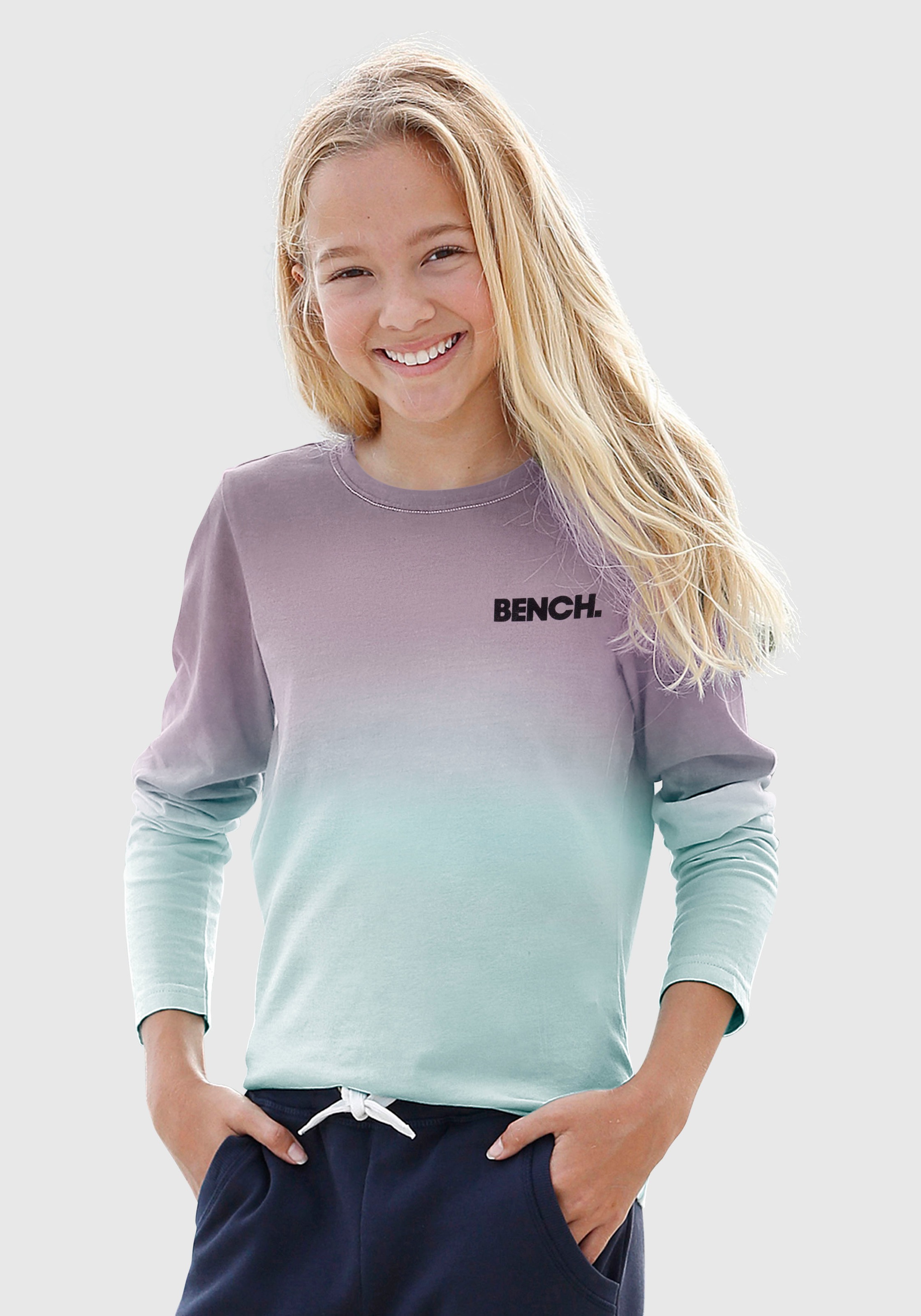 Bench. Langarmshirt, mit schönem Farbverlauf