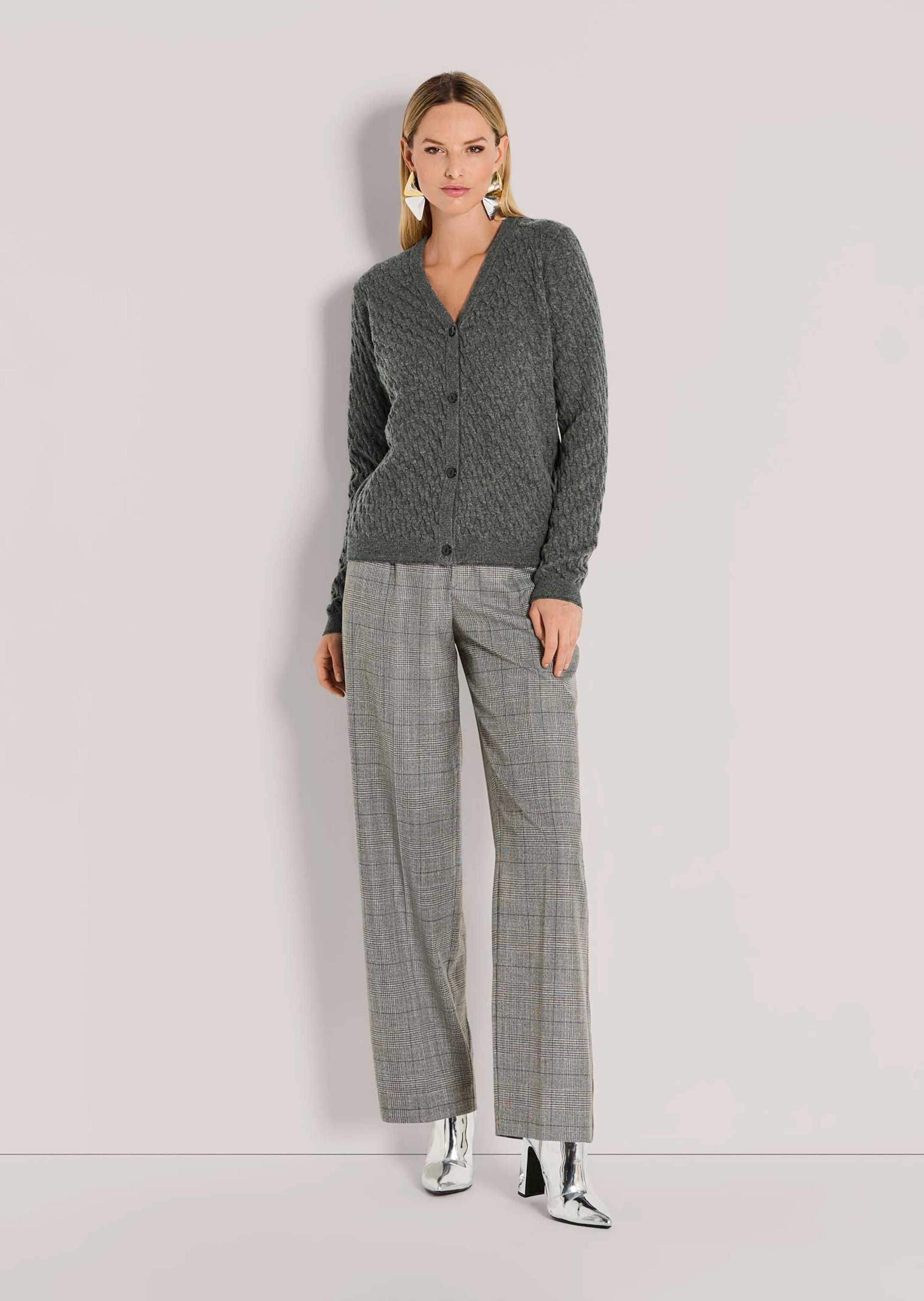 MADELEINE Strickjacke »Strickjacke Stilvolle Maschenjacke mit Zopfmuster« Allover Zopfmuster