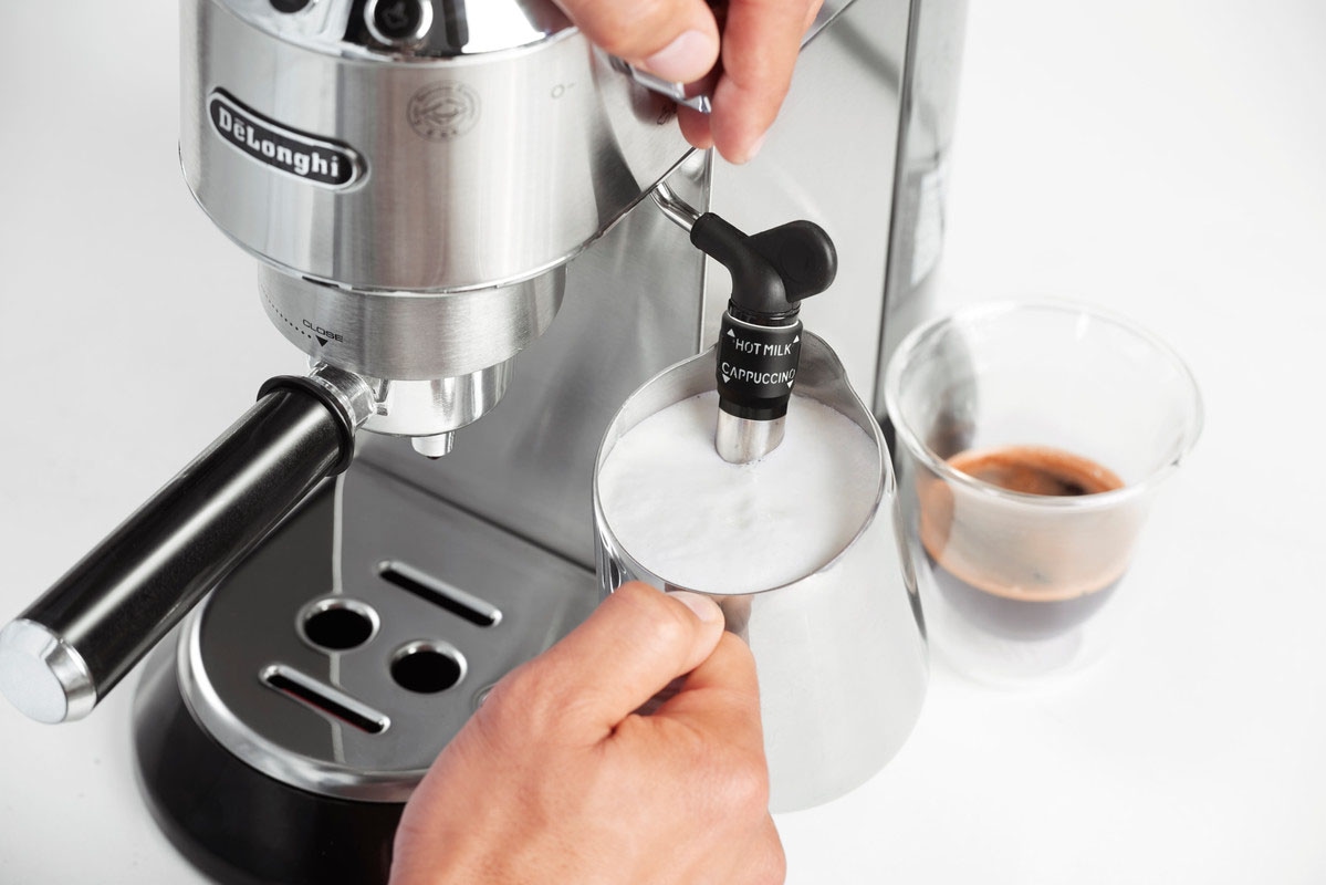 De'Longhi Espressomaschine »ECKG6821.M«, Siebträger, inkl. Kaffeemühle, Tamper, Abschlagbox+ Kännchen