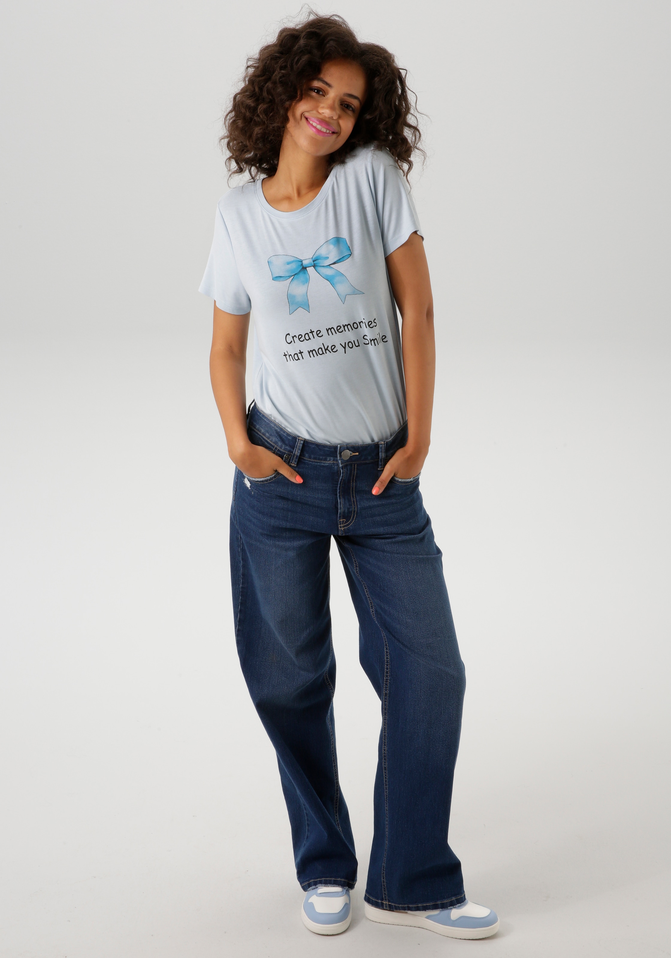 Aniston CASUAL T-Shirt, mit Schleife und Schriftzug bedruckt