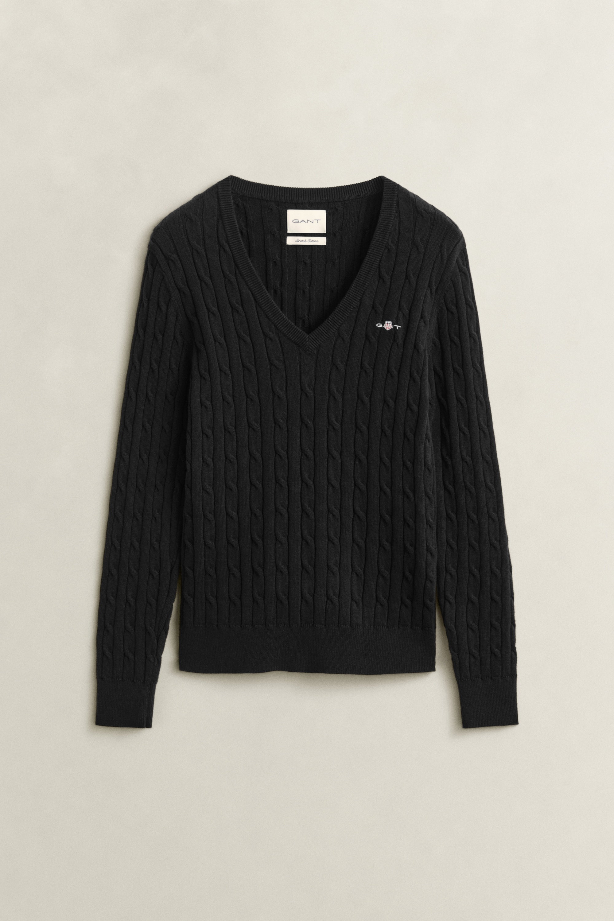 Gant Strickpullover »STRETCH COTTON CABLE V-NECK« mit Logostickerei auf der Brust