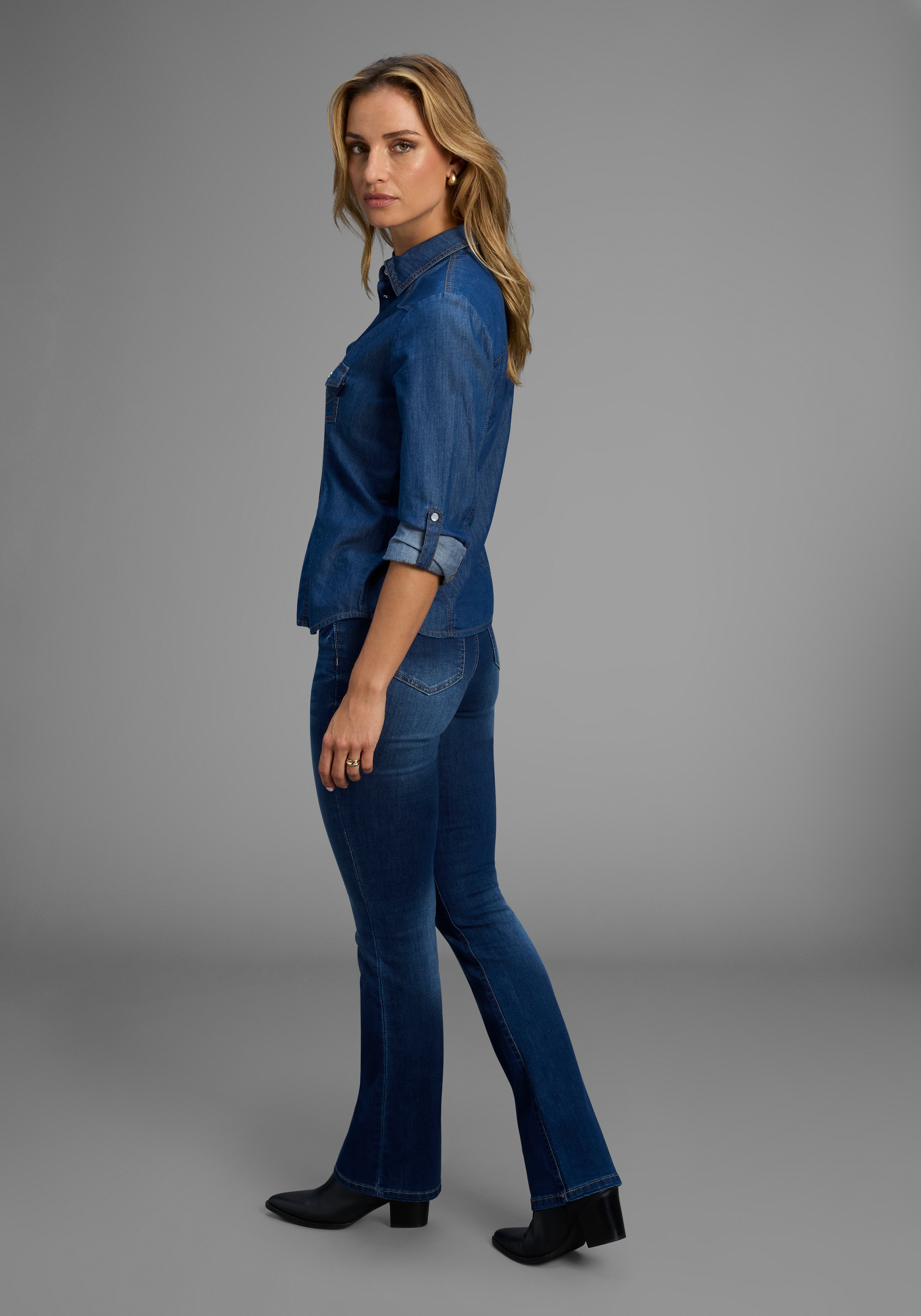 Arizona Bootcut-Jeans »Ultra-Stretch«, normale Passform, Baby-Bootcut, Used-Look-Waschung
