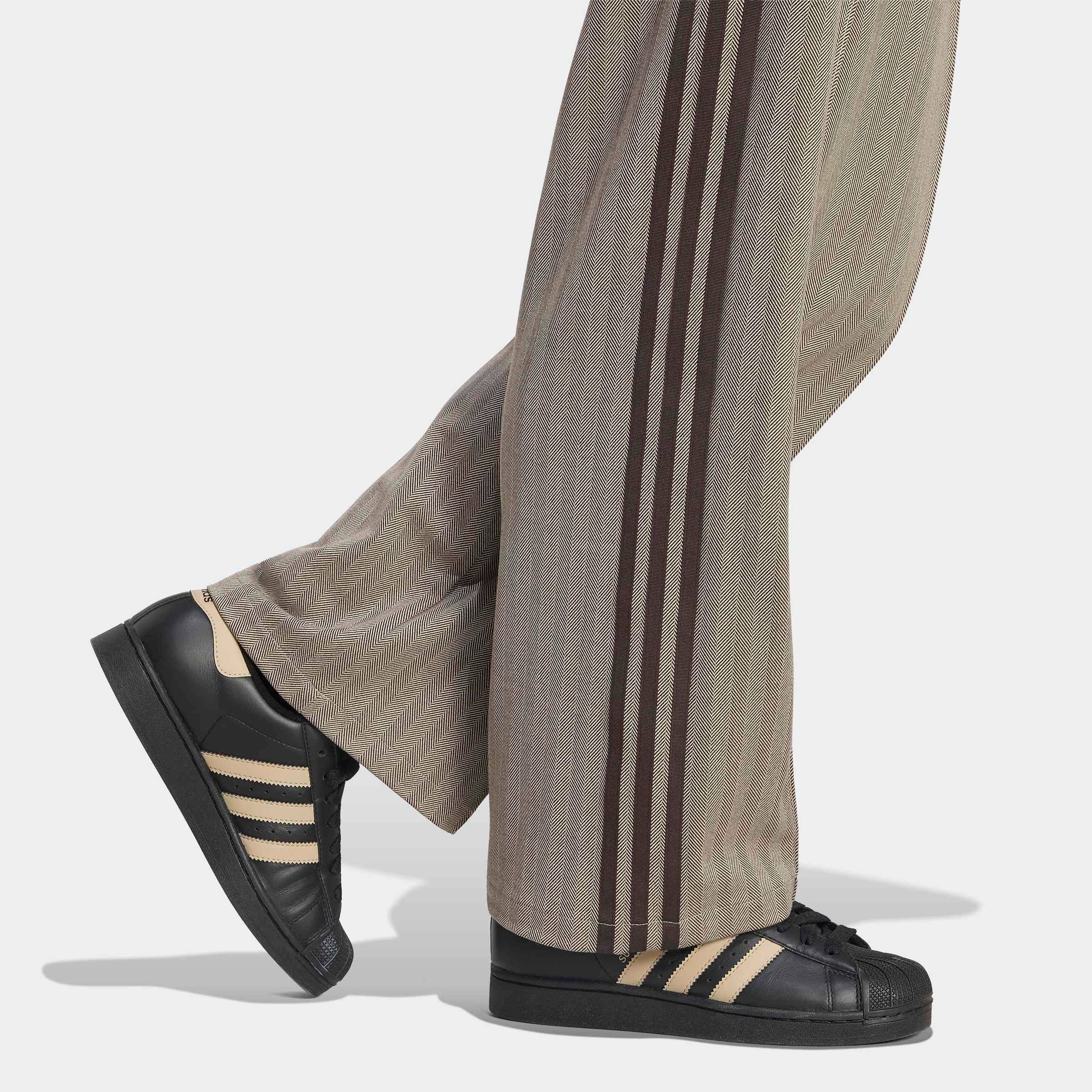 adidas Originals Sporthose »CLASSIC TP«  lange Hose, normal-weite Passform