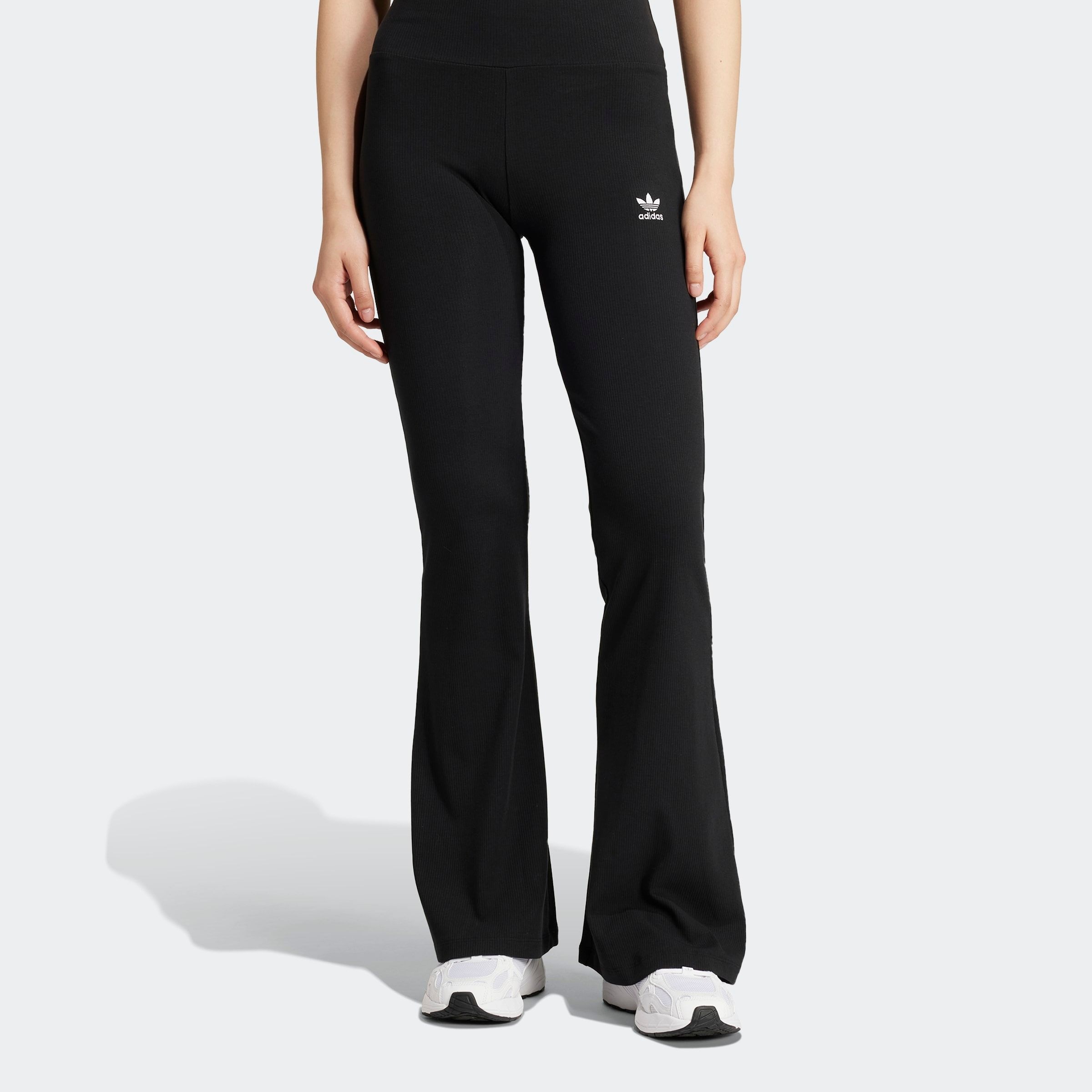 adidas Originals Leggings »ESS FL LEGGINGS«, (1 tlg.), stylishe Leggings mit ausgestelltem Beim und Ripp Optik