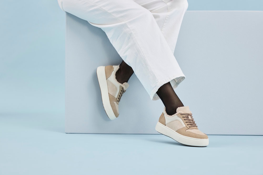 Rieker Plateausneaker  Retro-Sneaker, Schnürschuh, Halbschuh mit Teddyfutter