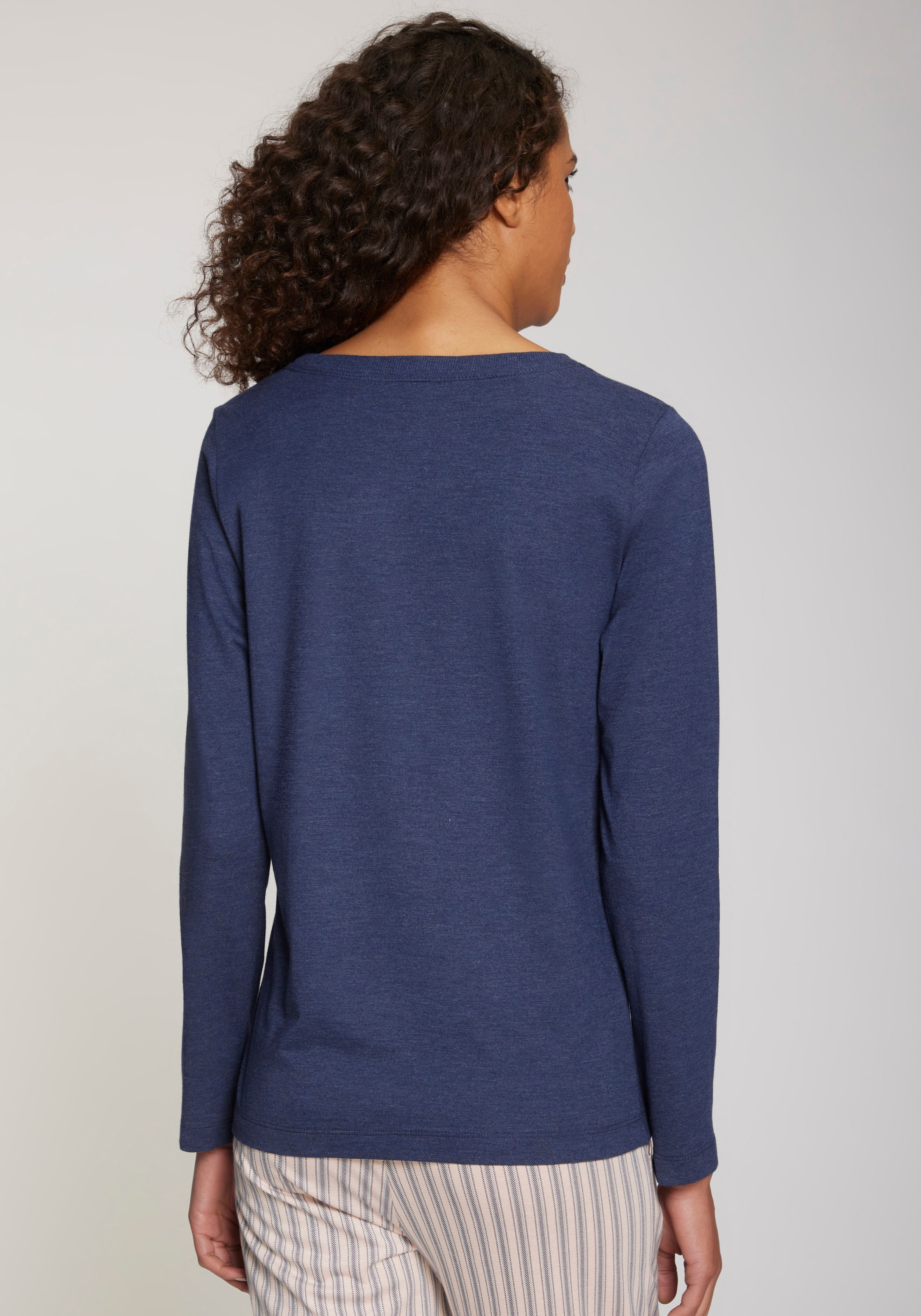 s.Oliver Langarmshirt, mit kleiner Blumen-Stickerei