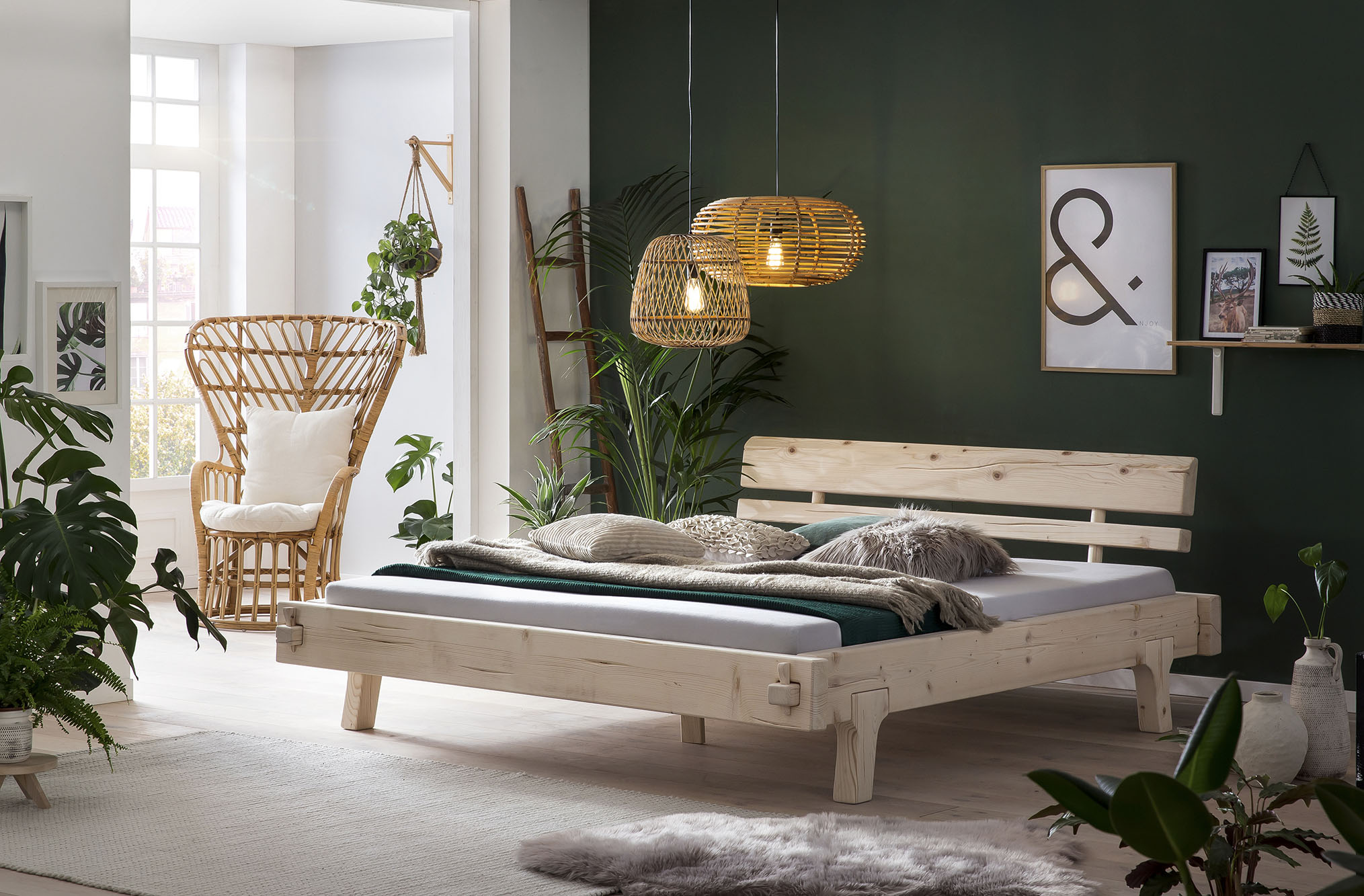 Salesfever Holzbett »Fügen Bett aus Naturholz« Massives Fichten-Balkenbett: Uriges Landhausdesign in beige, Größe Liegefläche B/L: 200 cm x 200 cm