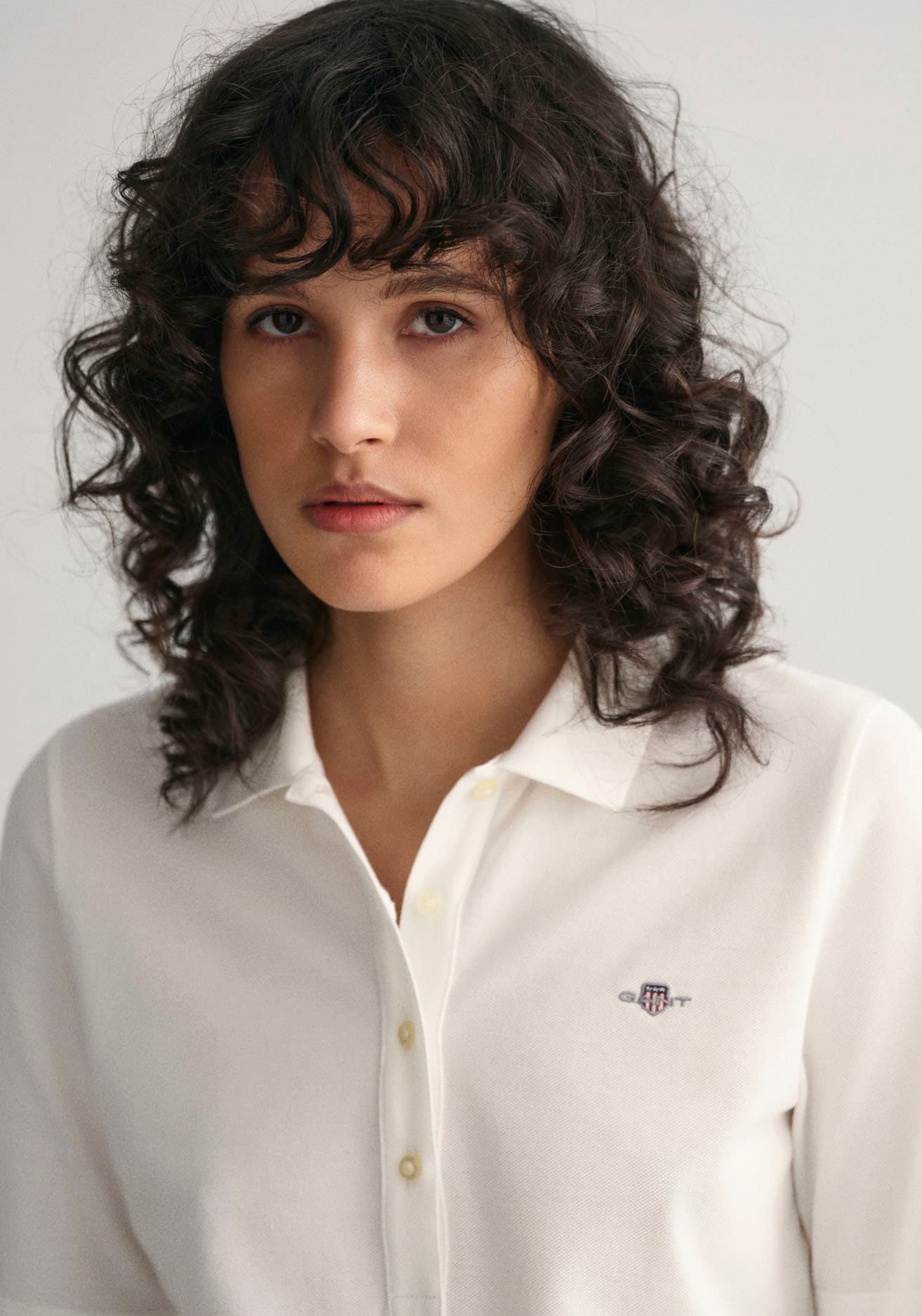 Gant Poloshirt »SLIM SHIELD KA PIQUE POLO«, mit grafischer Logostickerei auf der Brust