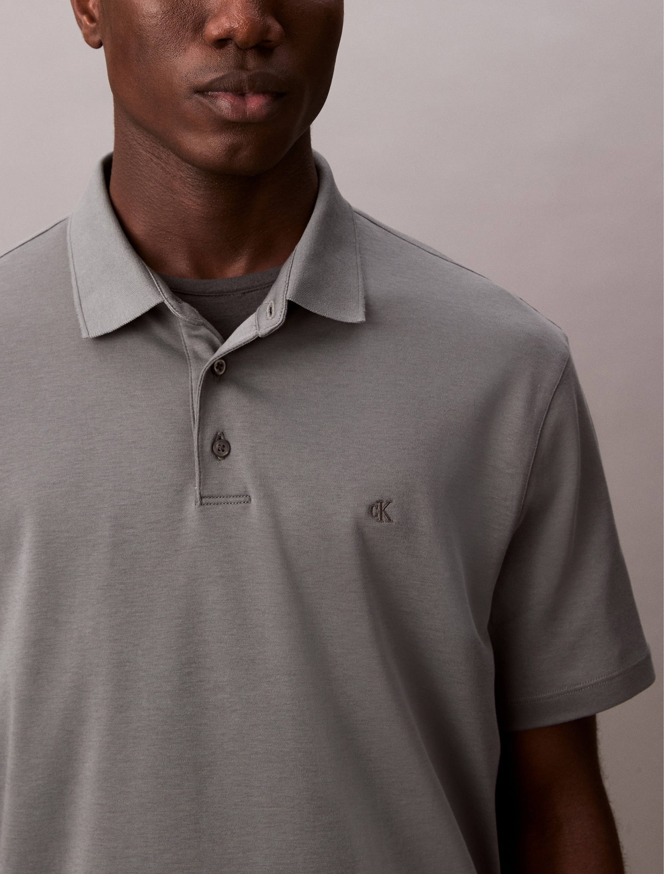 Calvin Klein Poloshirt »SS SUPIMA CHEST EMB POLO«, Mit Rundhalsausschnitt