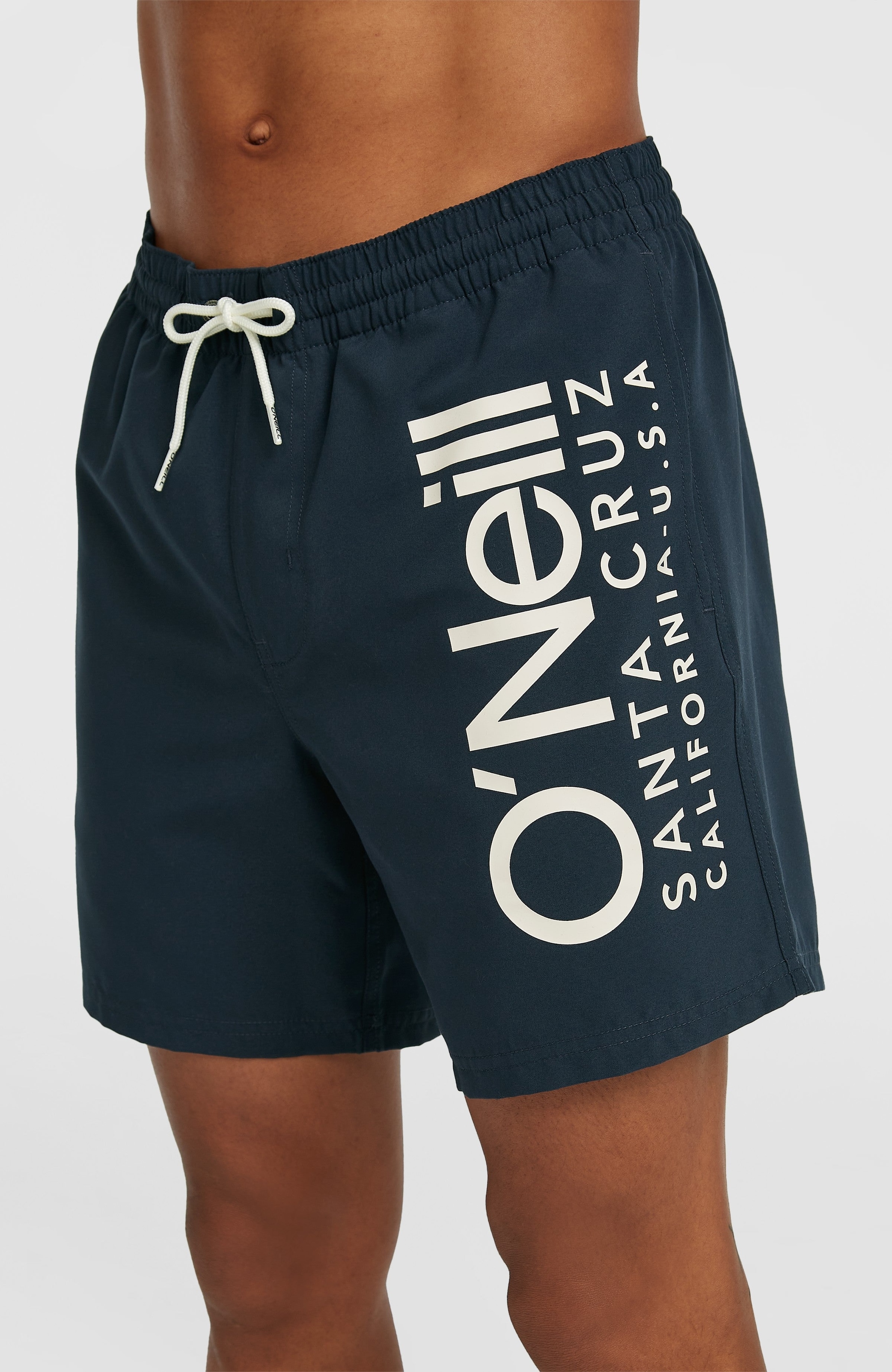 O'Neill Badeshorts »ORIGINAL CALI 16'' SWIMSHORTS« mit seitlichen Eingrifftaschen und Gesäßtasche, mit Stickerei am Bein