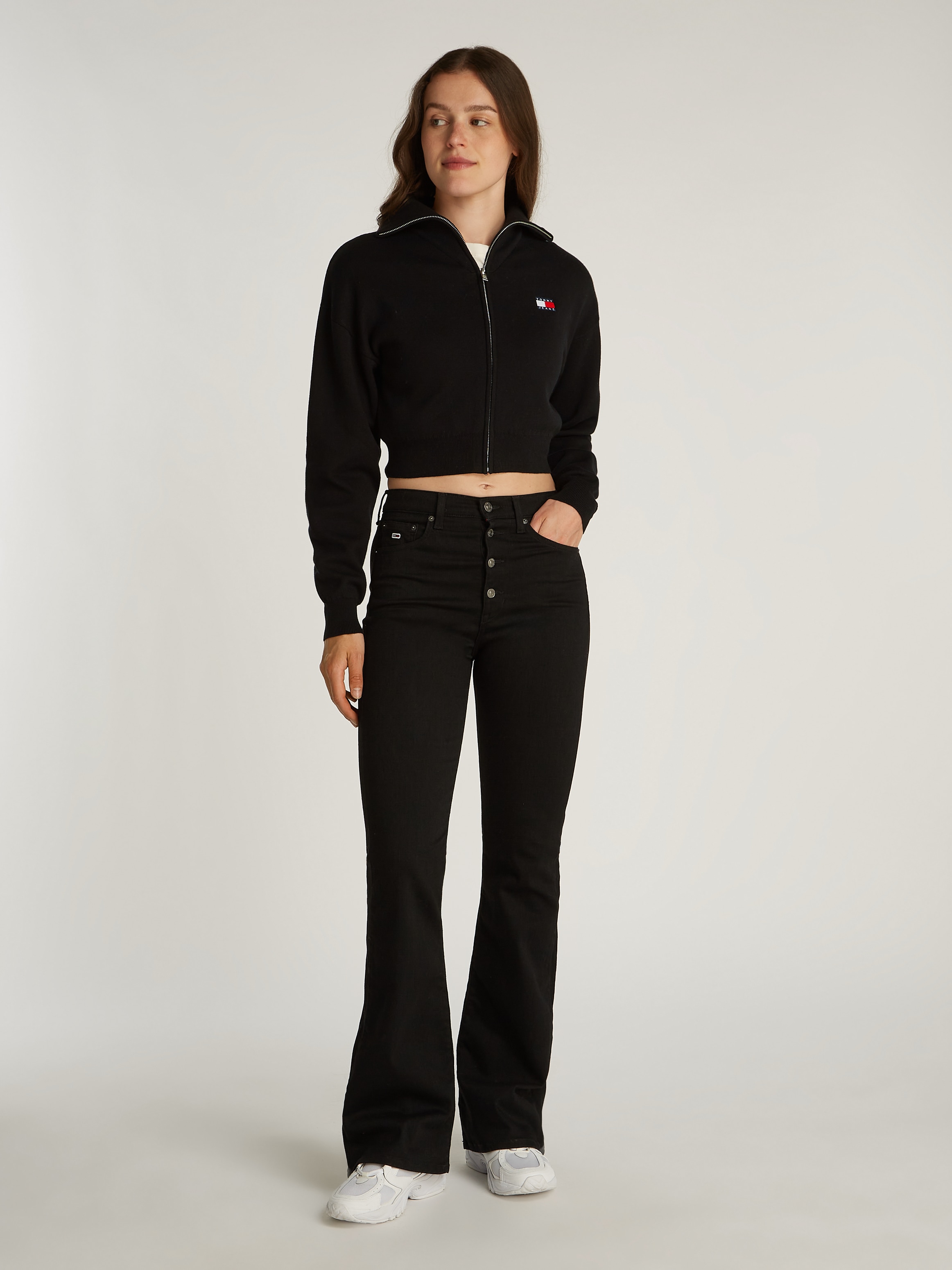 Tommy Jeans Strickjacke »TJW CRP BADGE ZIP THRU CARDIGAN«, in Cropped Form