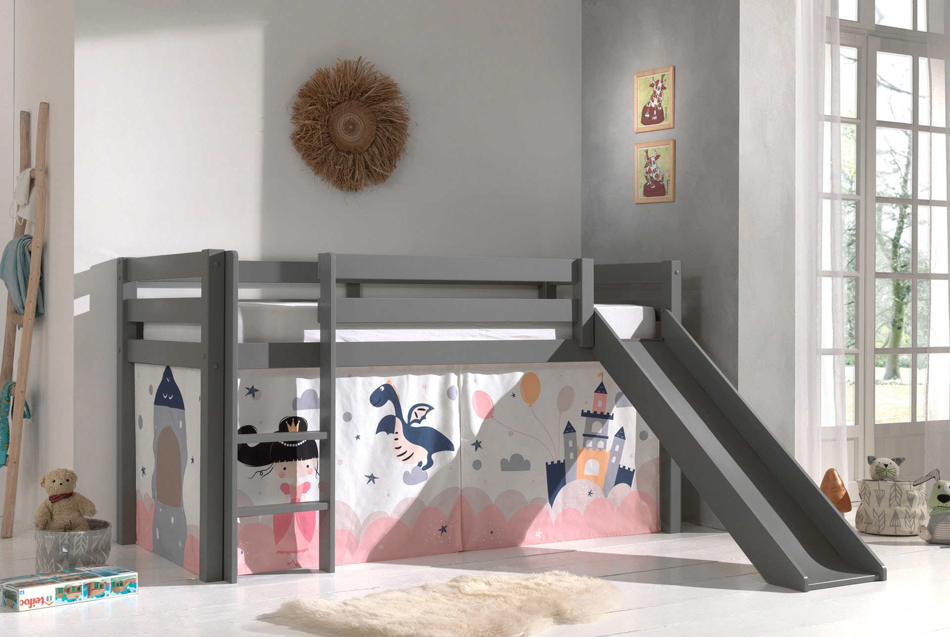 Vipack Spielbett »Pino, Kiefer massiv, mit Rolllattenrost u. Textil-Set, Made in Europe«, (B/H/T ca. 210x114x218cm, mit Absturzschutz, Leiter und Rutsche), verschiedene Textil-Designs und Holzfarben zur Wahl