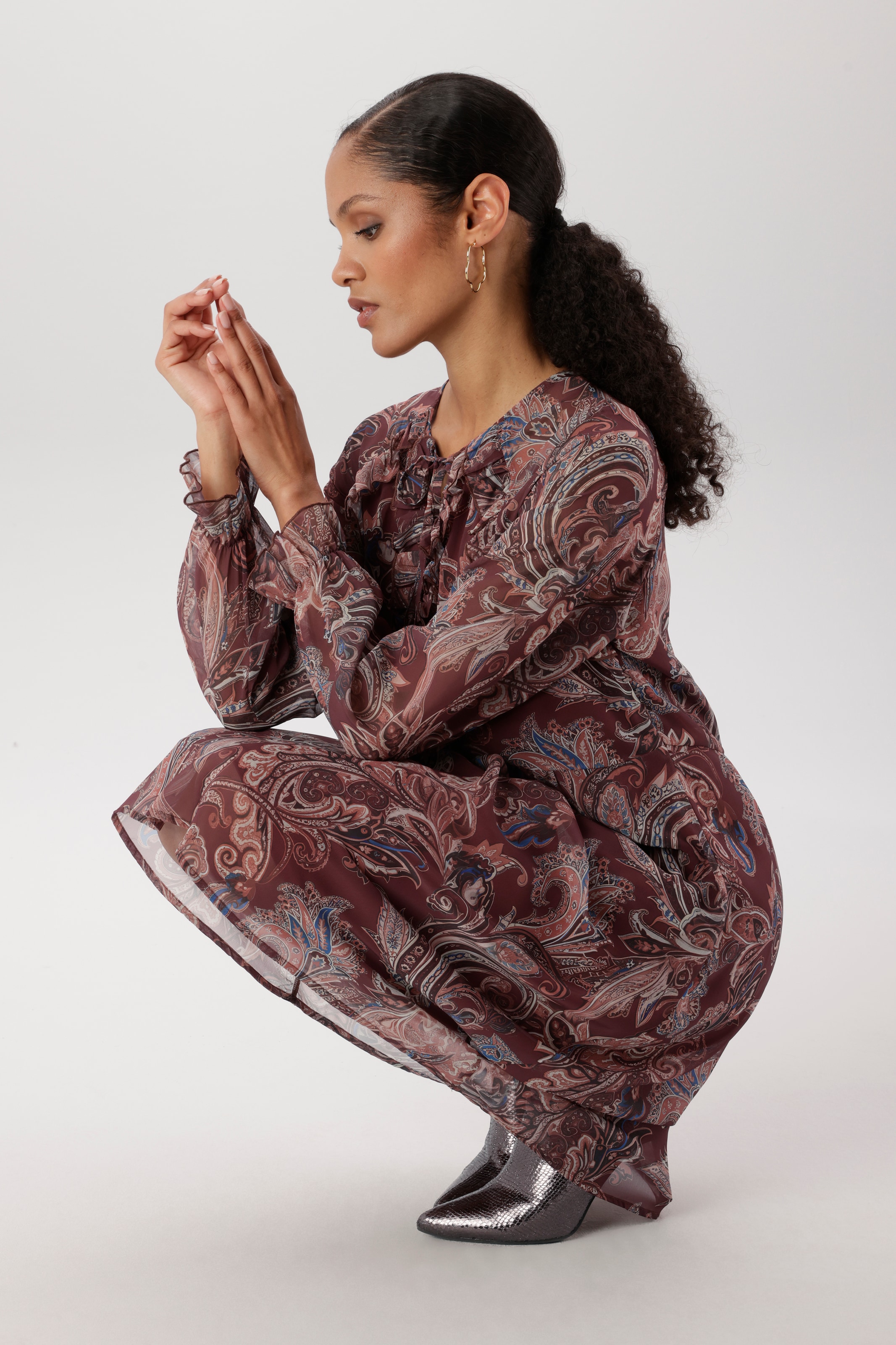 Aniston SELECTED Chiffonkleid mit Volants entlang des Ausschnitts und den Ärmeln - NEUE KOLLEKTION