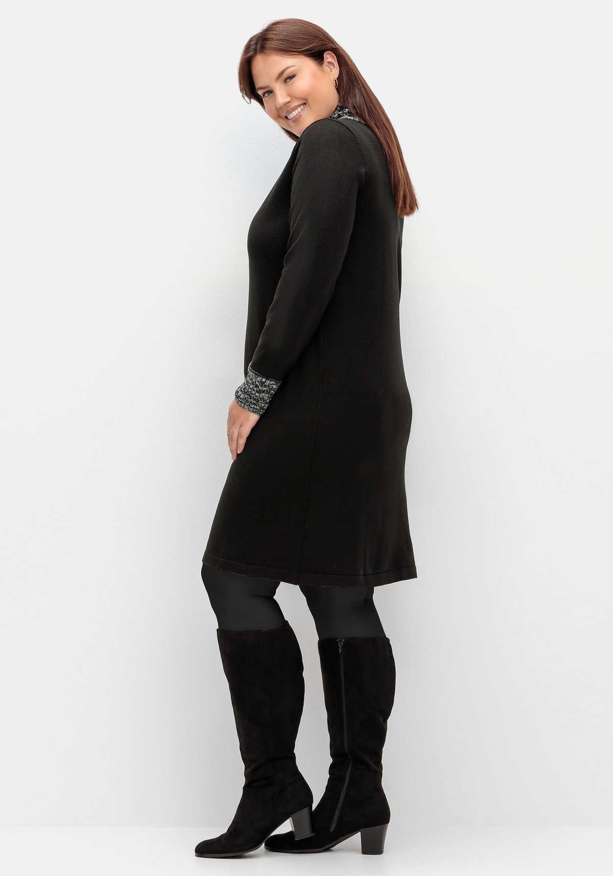 Sheego Strickkleid »Strickkleid mit Schalkragen und Kontrastdetails«