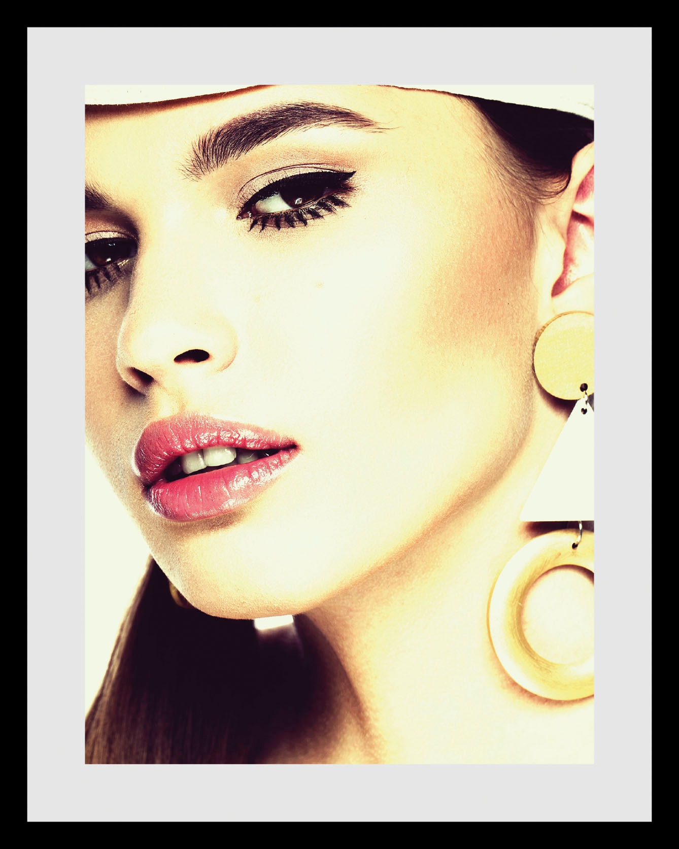 queence Bild »Ania« Art | Bilder von Frauen | Fashion | Frau | Kunst | Magazincover | Mode 1 Stk. tlg. HD Premium Poster-Druck inkl. Holzrahmen