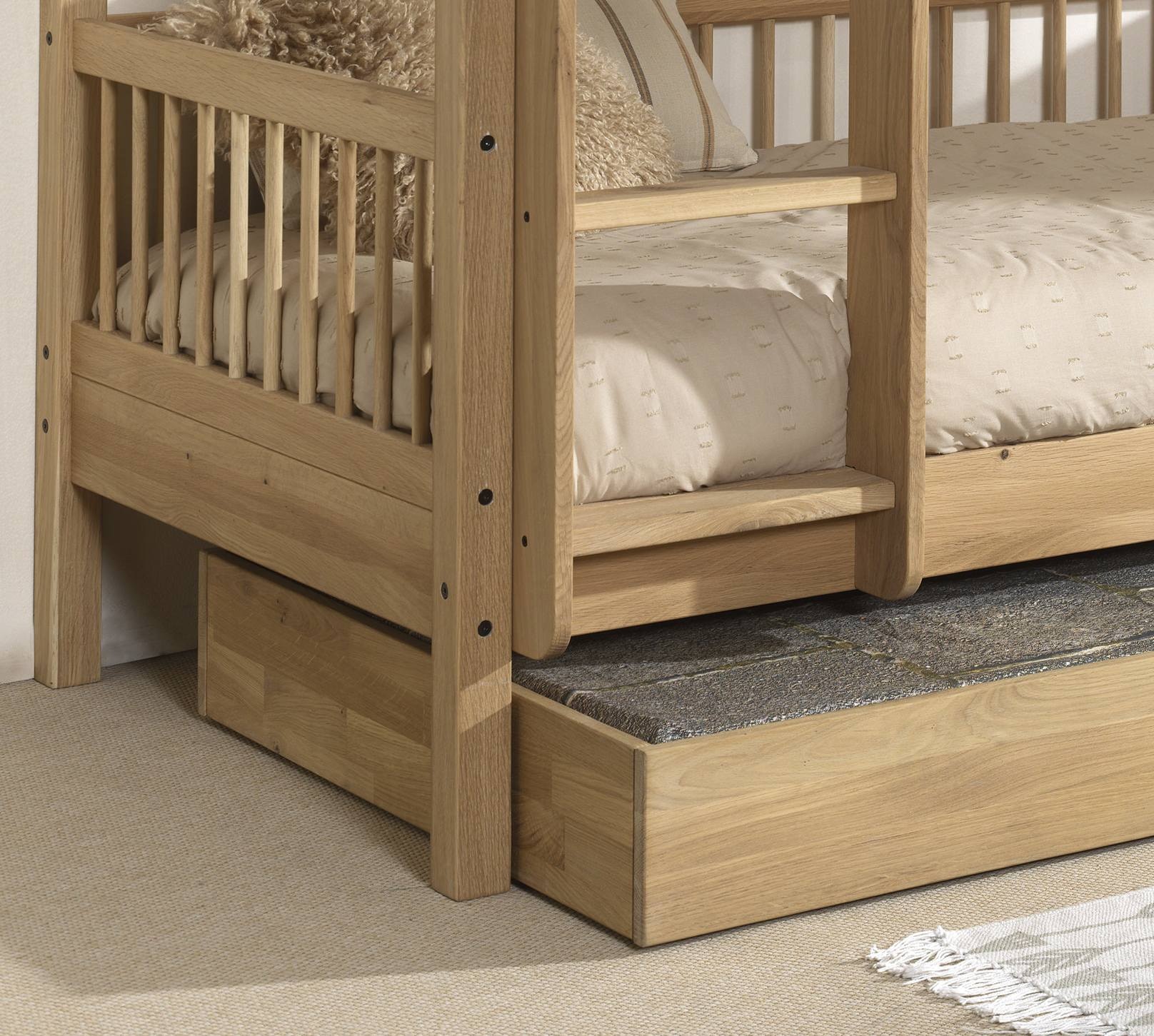 Home affaire Etagenbett »Eiche massiv, Made in Europe, langlebige Qualität«, (B/H/T ca. 208x176x98cm, Schublade+unterer Rausfallschutz optional), 2 Lattenroste, wahlweise mit oder ohne Bettschublade und Absturzschutz