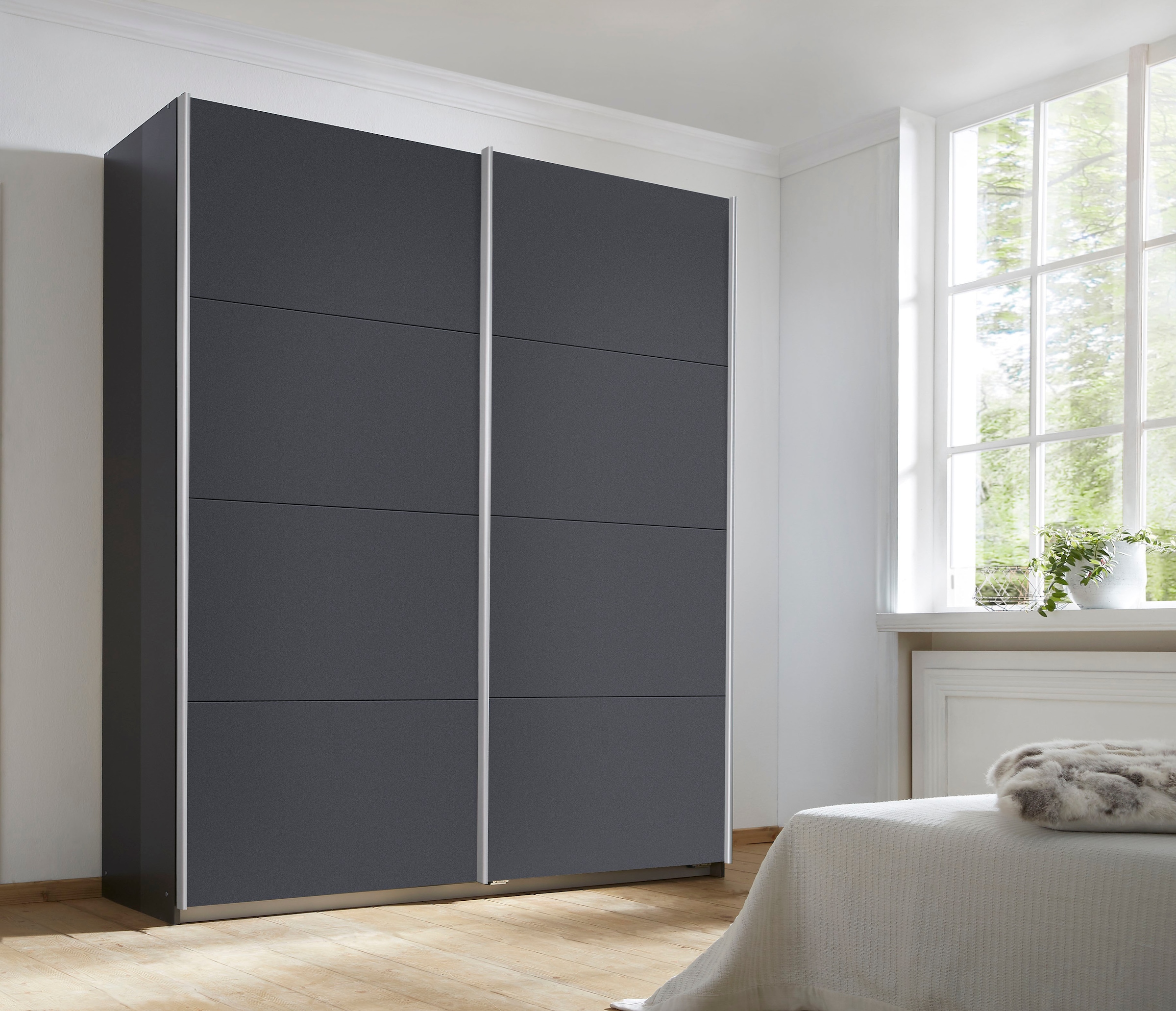 OTTO home Schwebetürenschrank »Kleiderschrank Schrank Garderobe Schlafzimmerschrank THANOS« 3 verschiedene Ausstattungen BASIC/CLASSIC/PREMIUM (inkl. SOFT-CLOSE),  Optional mit Spiegel, Metall-Griffleisten alufarben MADE IN GERMANY