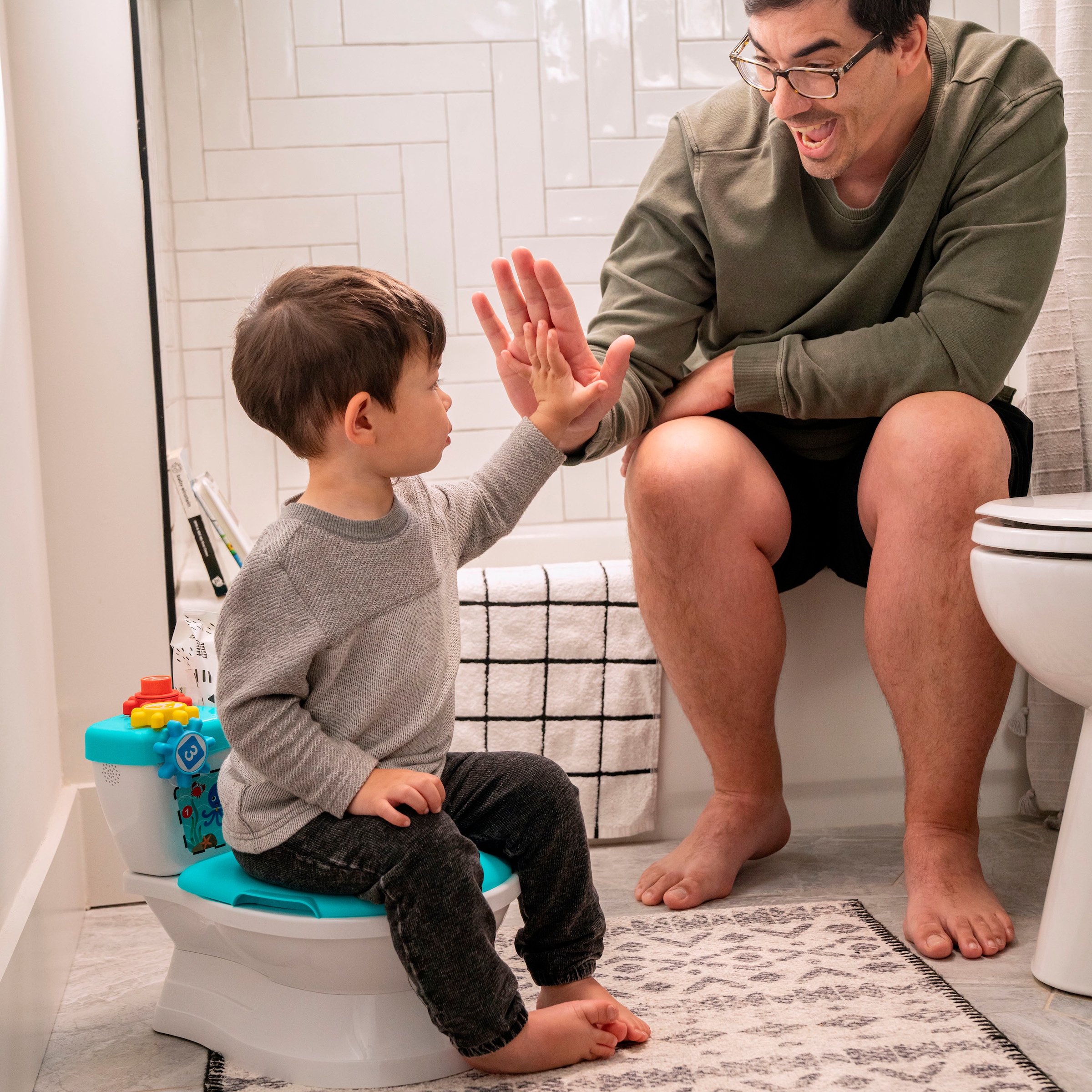 Baby Einstein Toilettentrainer »Geared for Success™ 2-in-1 Potty Training System«, mit Sound