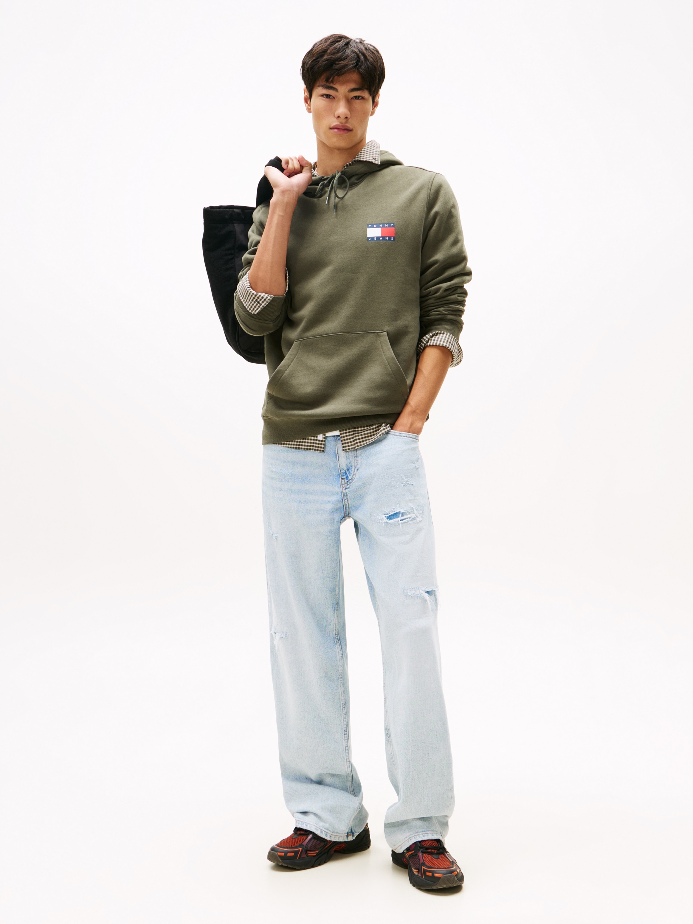 Tommy Jeans Sweatshirt »TJM REG ESSENTIAL FLAG HOOD EXT«, mit bedruckten Markenlogo auf Brusthöhe
