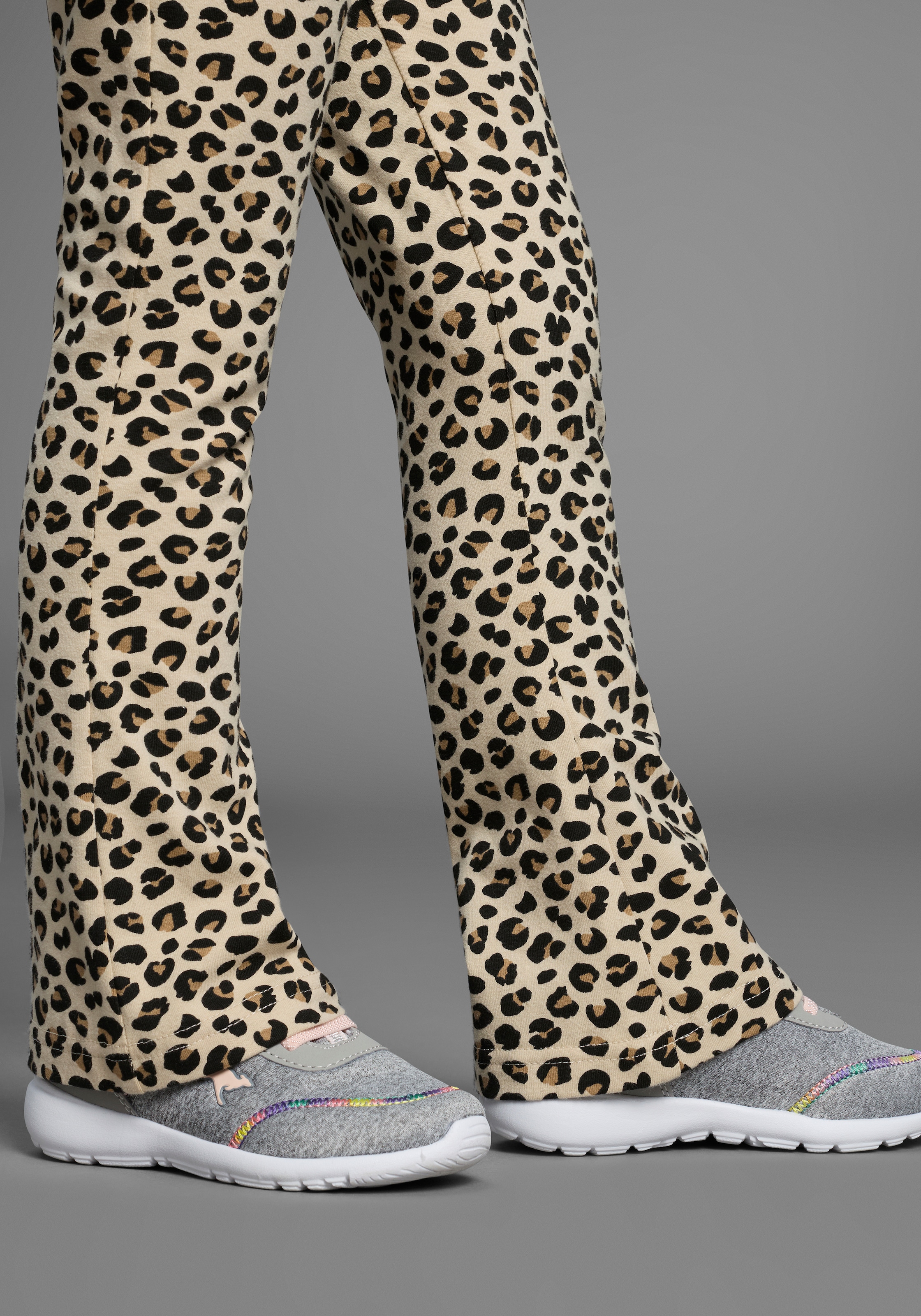 KIDSWORLD Leggings »Leggings mit Schlag«, Jazzpants Bootcut, Leoprint