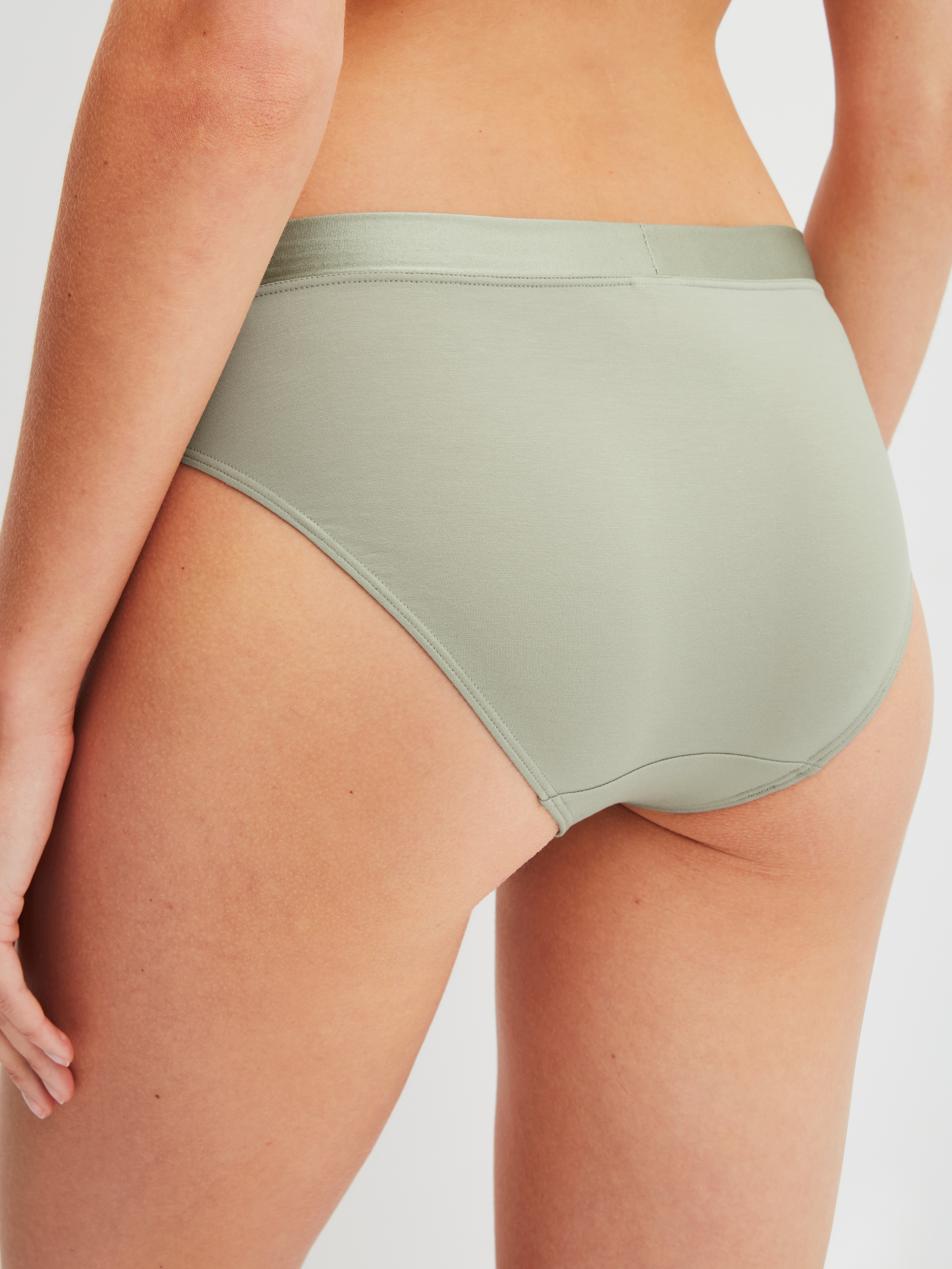 CALIDA Slip »Cate« schimmernde Satin-Blende, femininer Look, Single Jersey, elastisch