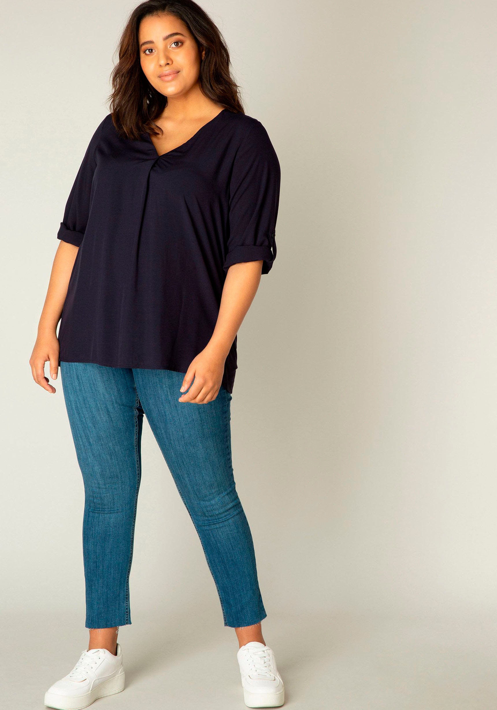 Base Level Curvy Shirtbluse »Yanina«, mit V-Ausschnitt