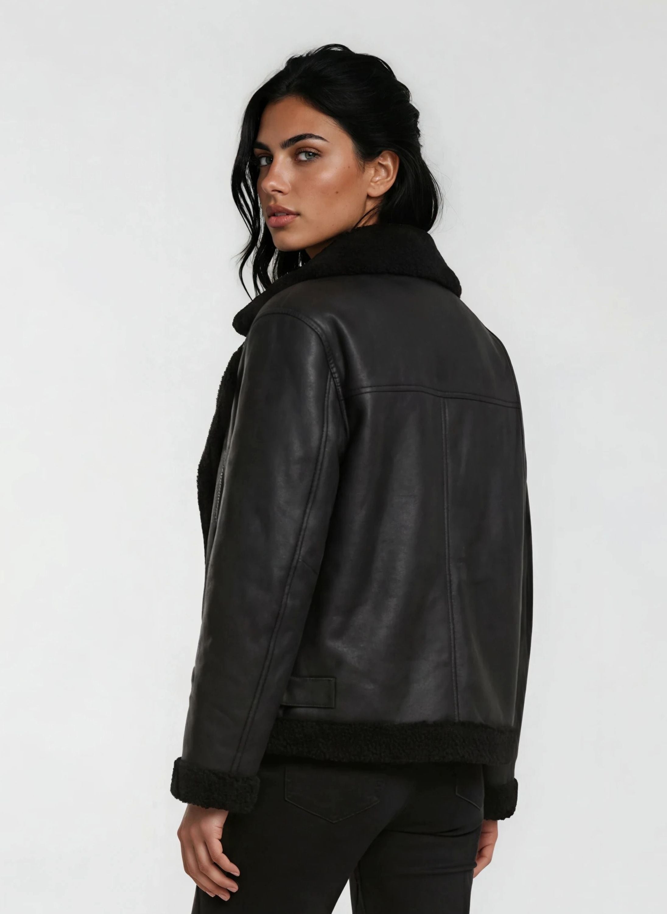 trueprodigy Lederjacke »Alma Asymmetrischer Reißverschluss mit schwarzem Teddy-Besatz an Kragen und Ärmel« ohne Kapuze