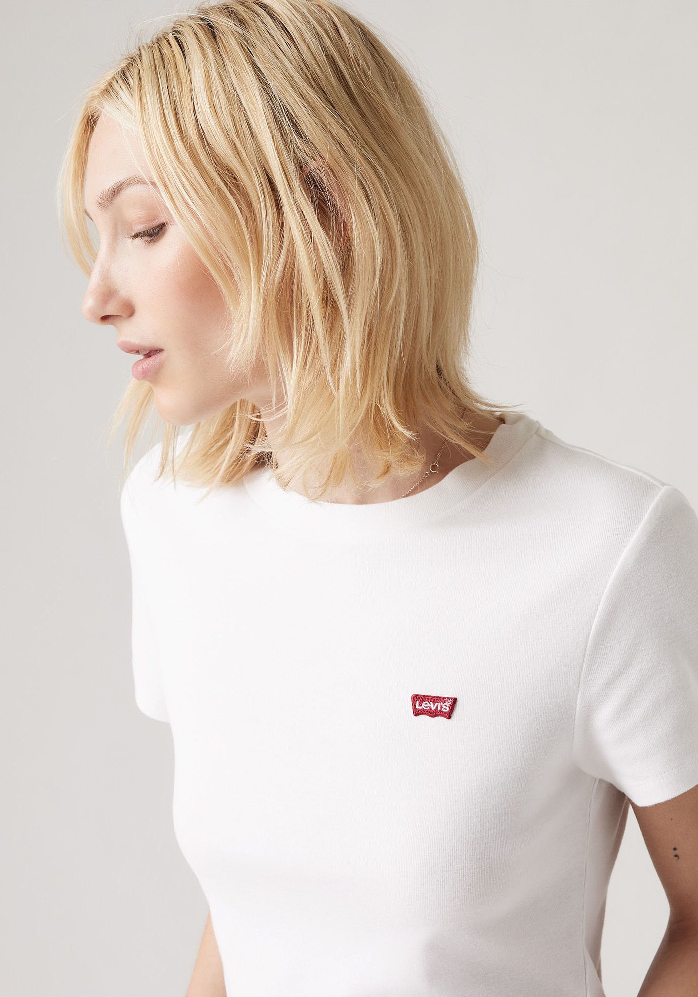 Levi's® T-Shirt »ESSENTIAL HM SS TEE«, Taillierter Schnitt
