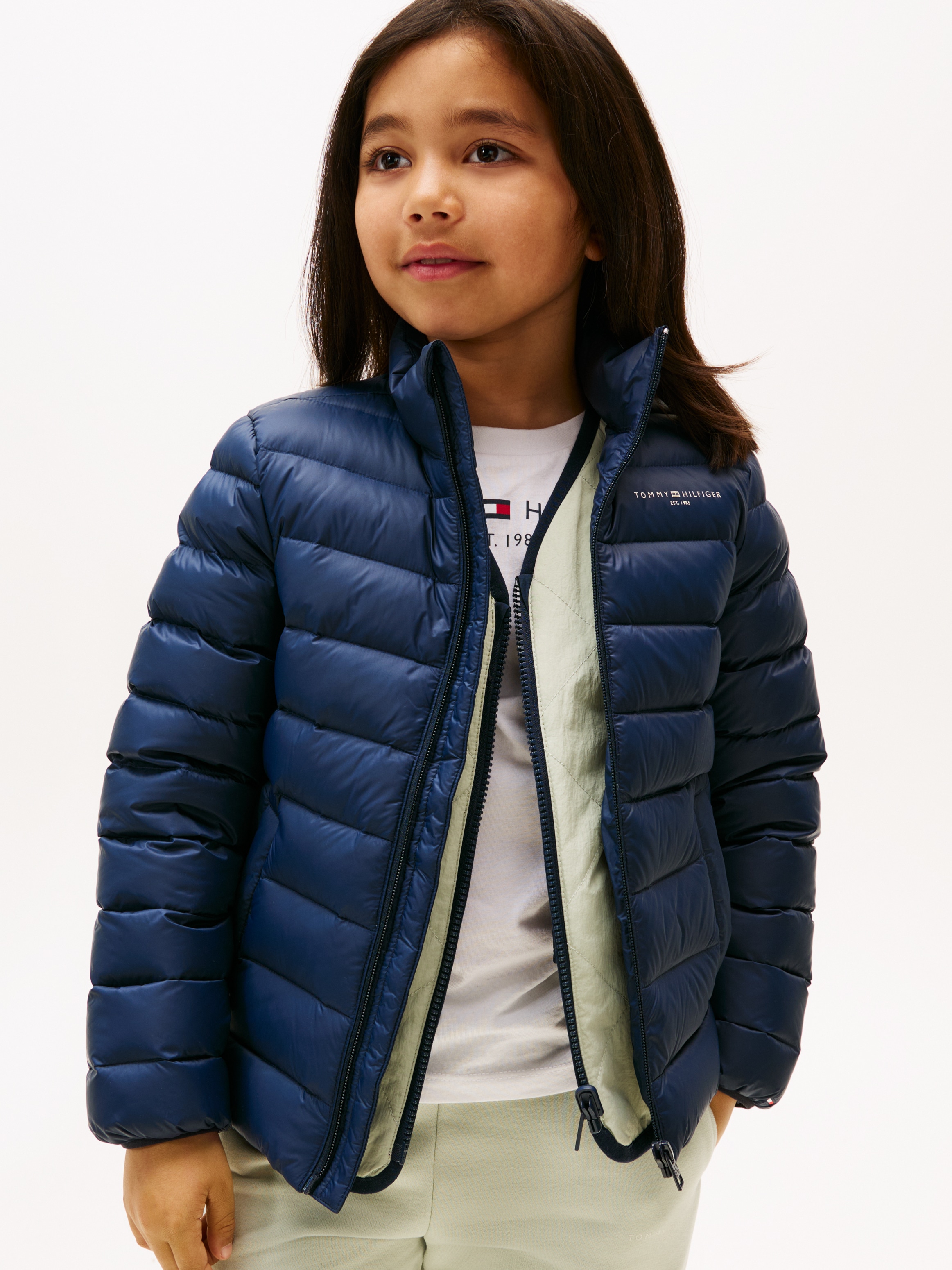 Tommy Hilfiger Steppjacke »ESSENTIAL LIGHT DOWN JACKET«, für Kinder bis 16 Jahre, Logodruck auf der Brust