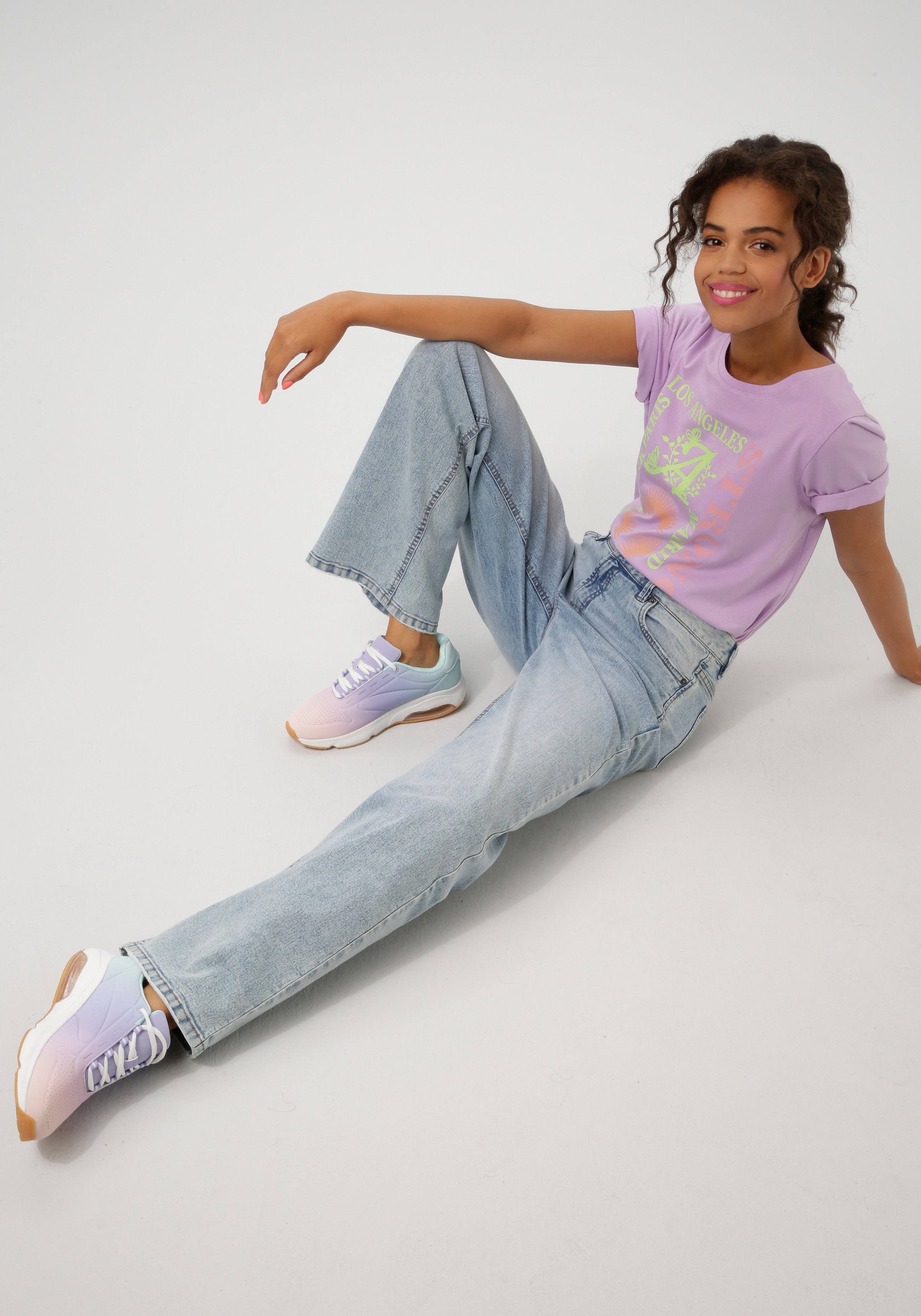 Aniston CASUAL T-Shirt, mit farbharmonischen Frontprint aus Foliendruck - NEUE KOLLEKTION