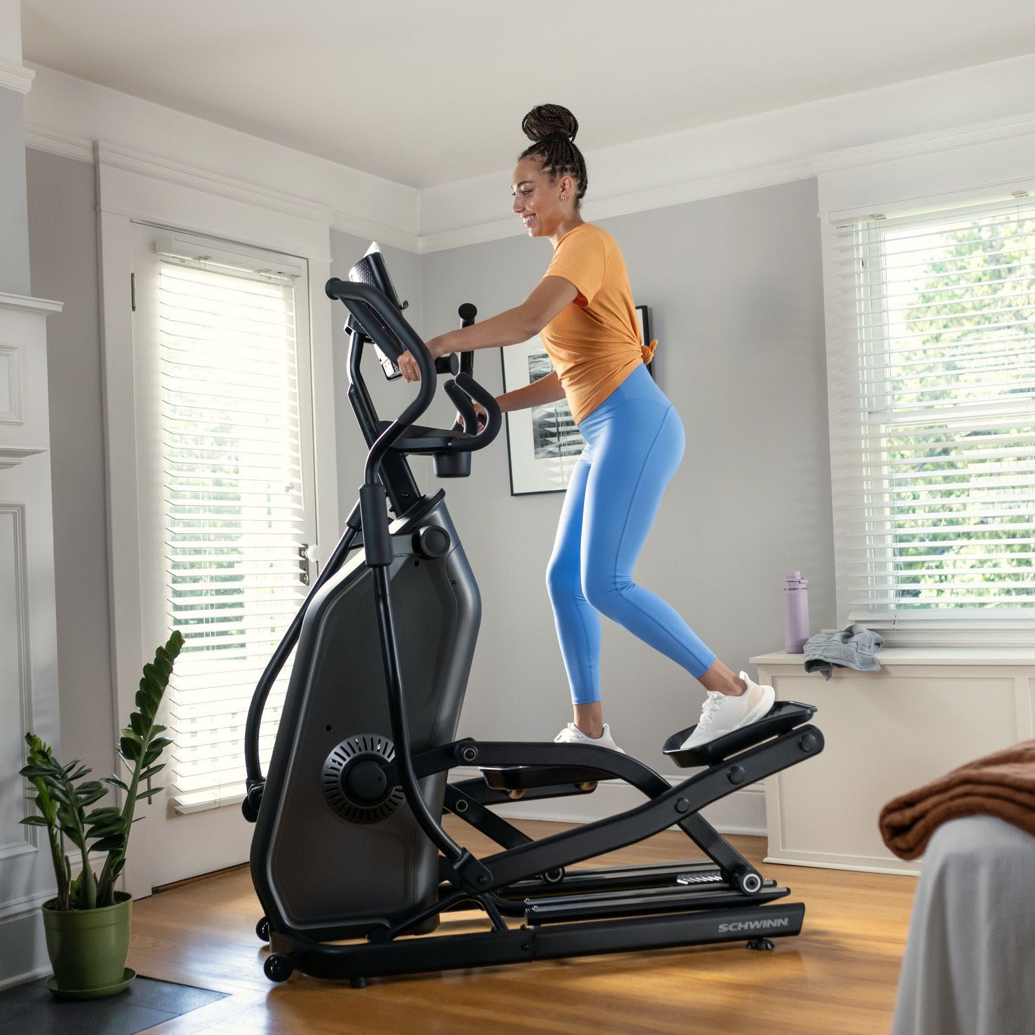 Schwinn Fitness Ellipsentrainer »Schwinn 590E«, elektronisch verstellbare Steigung/Neigung -5 bis +15%