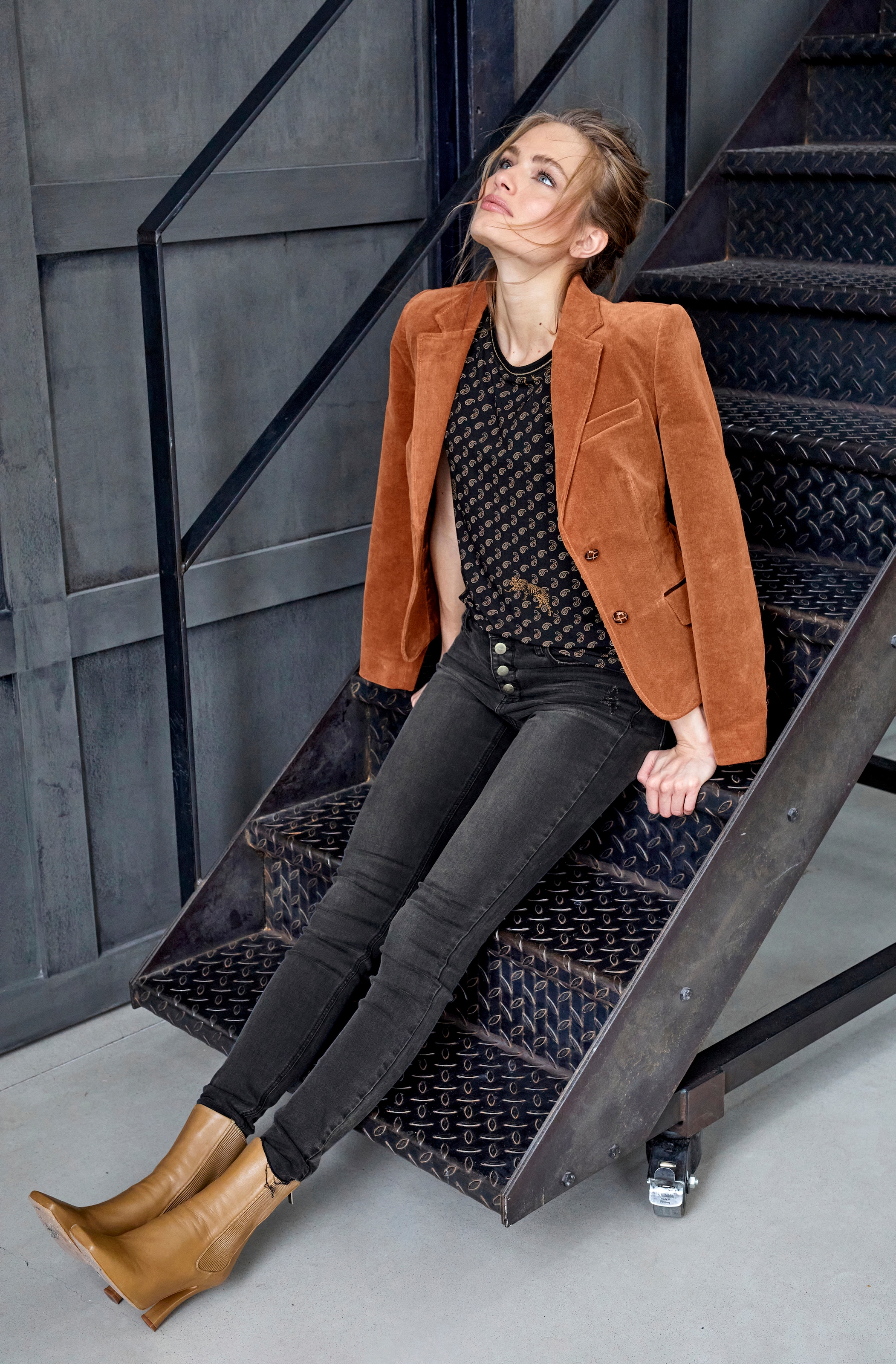 Aniston CASUAL Jackenblazer, mit Lederimitat-Einfassungen im Online und Ärmelpatches Shop OTTO