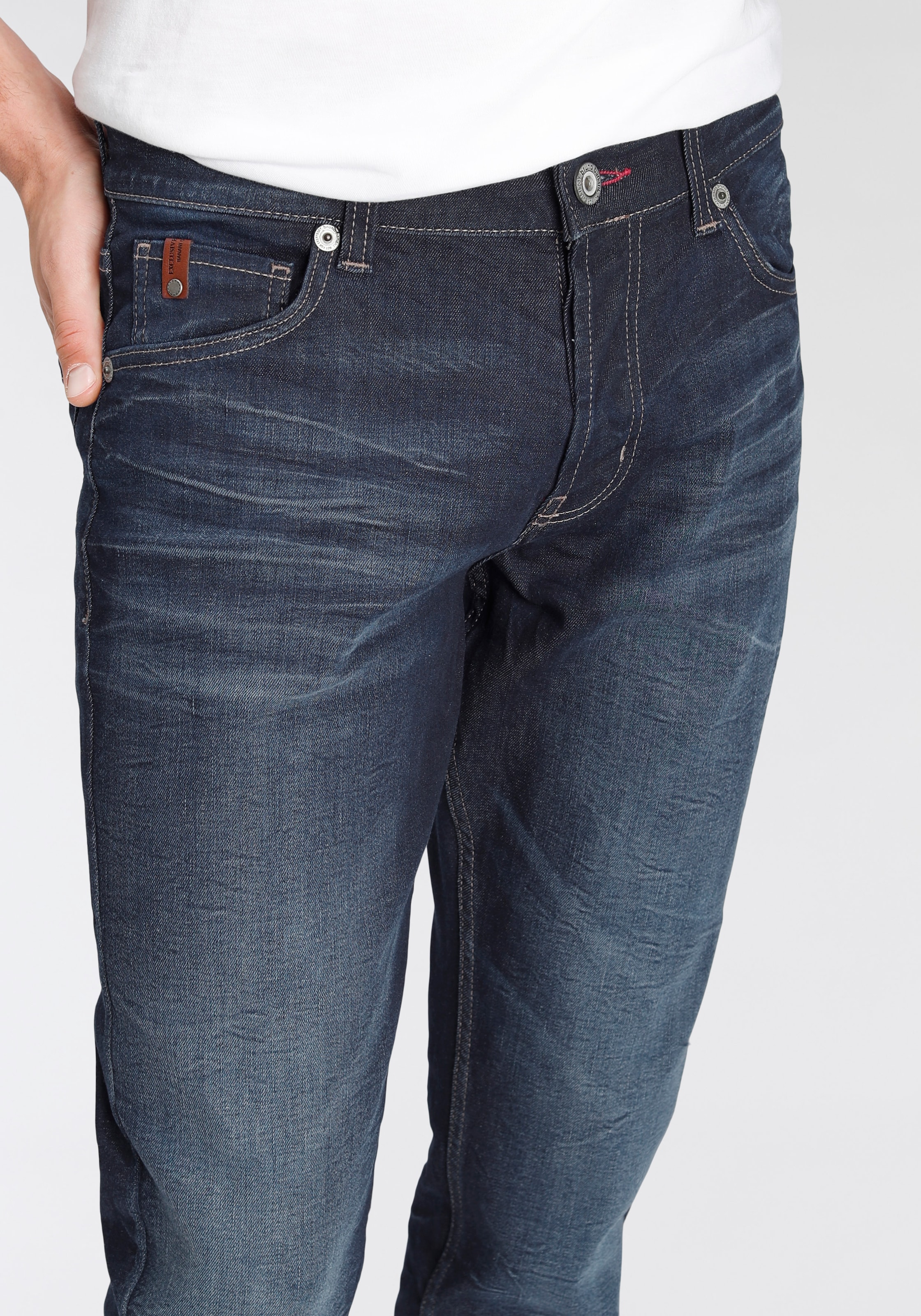Bruno Banani Comfort-fit-Jeans »Floyd«, gerade Beinform, mit Eingrifftaschen, niedrige Leibhöhe