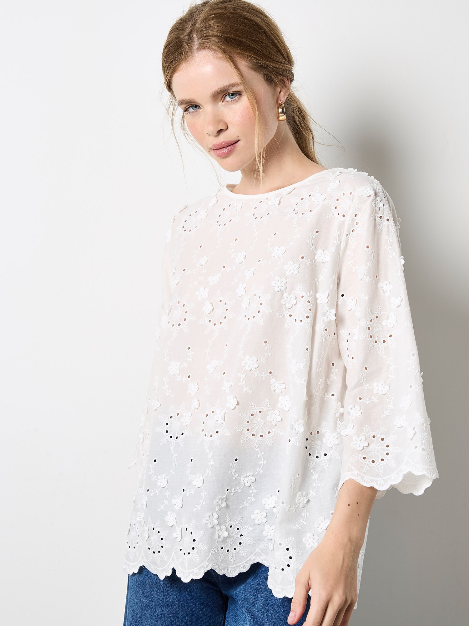Apricot Klassische Bluse »Bluse« mit Lochstickerei und 3D Blumen