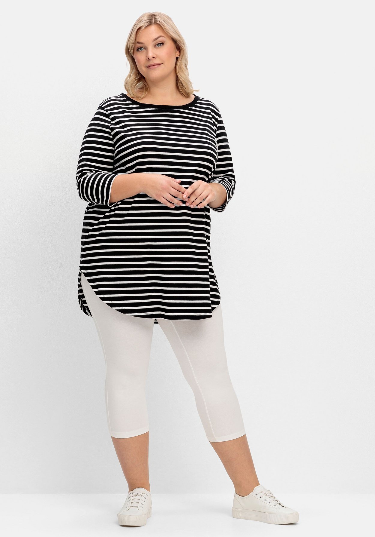 Sheego Longshirt »Longshirt mit Streifen und Nacken-Reißverschluss«, mit Streifen und Nacken-Reißverschluss