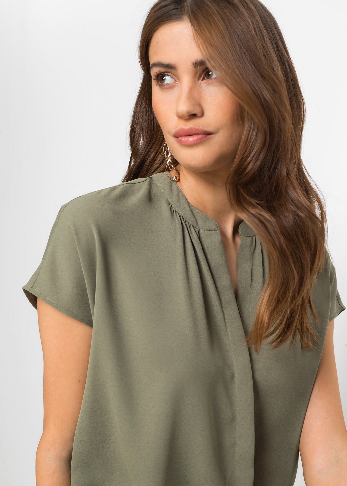 bonprix Kurzarmbluse Oversize Passform, mit V-Ausschnitt, mit Umlegekragen