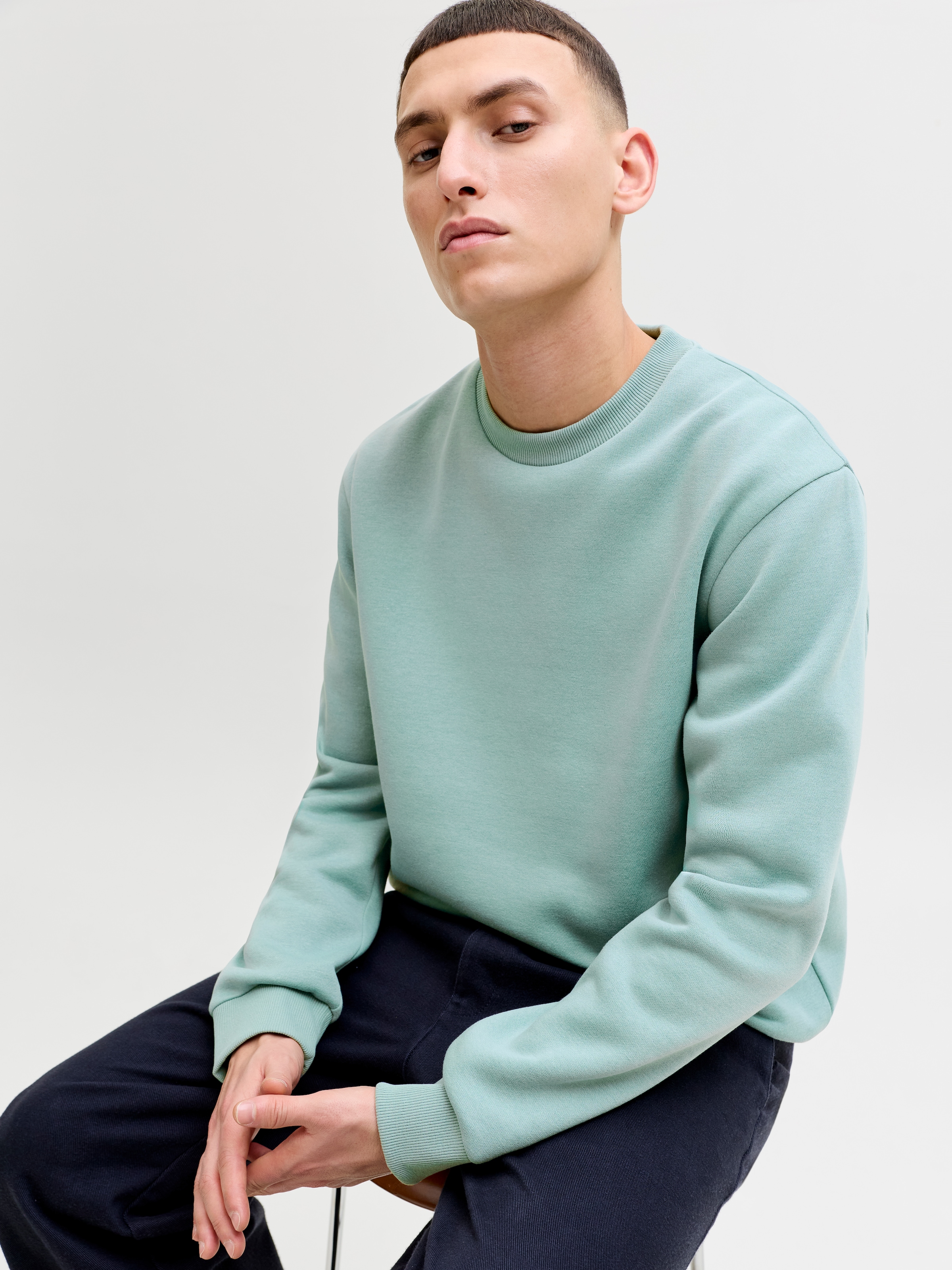 Jack & Jones Sweatshirt »JJEBRADLEY  mit Rippbündchen für Alltag und Freizeit«, Materialmix, relaxed fit
