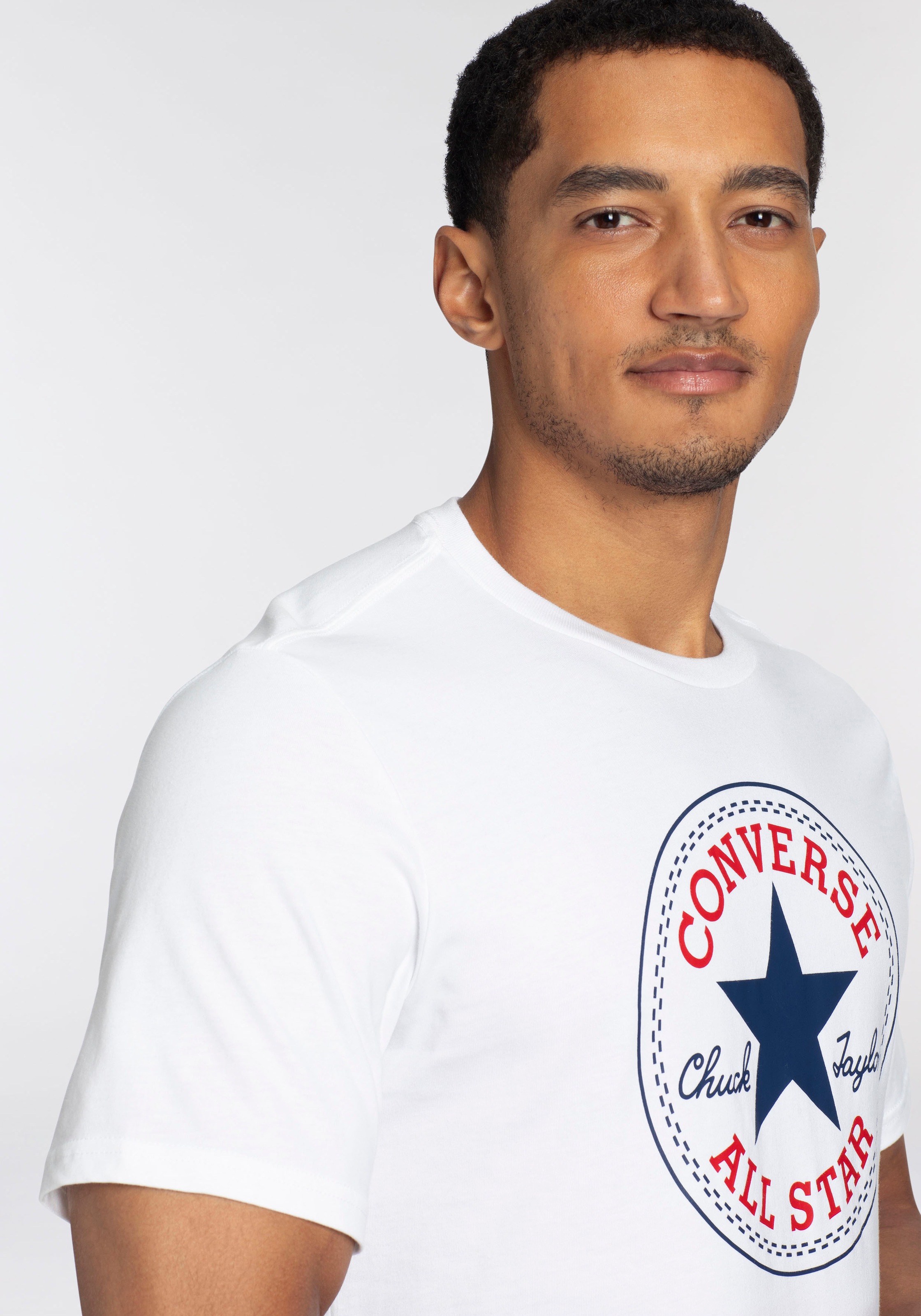 Converse T-Shirt »CONVERSE GO-TO ALL STAR PATCH STANDARD-FIT T-SHIRT« 1 Stk. Unisex