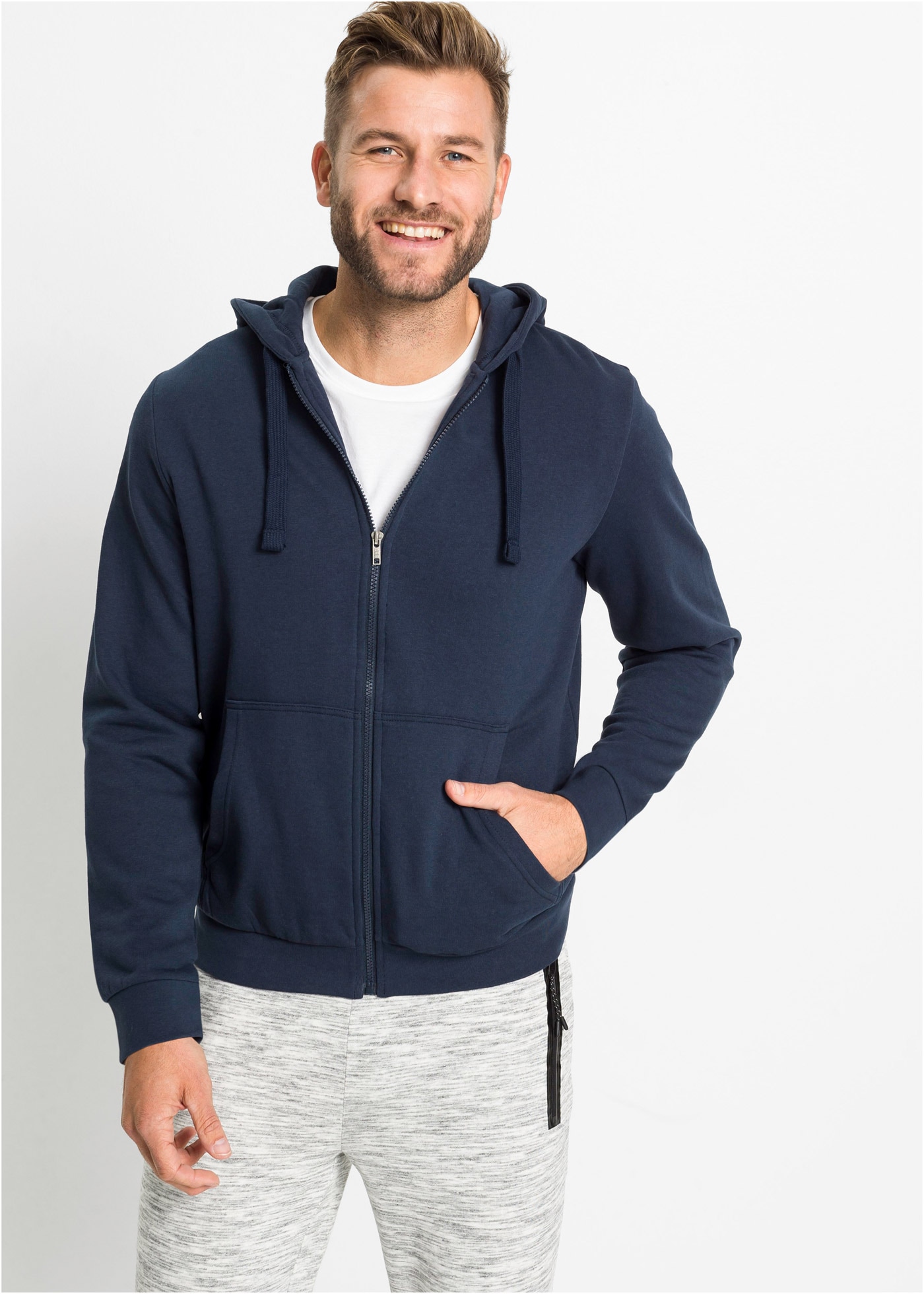 bonprix Kapuzensweatjacke »Kapuzen-Sweatjacke mit Reißverschluss« mit Kapuze, mit Reißverschluss, mit Kängurutaschen, Regular Fit