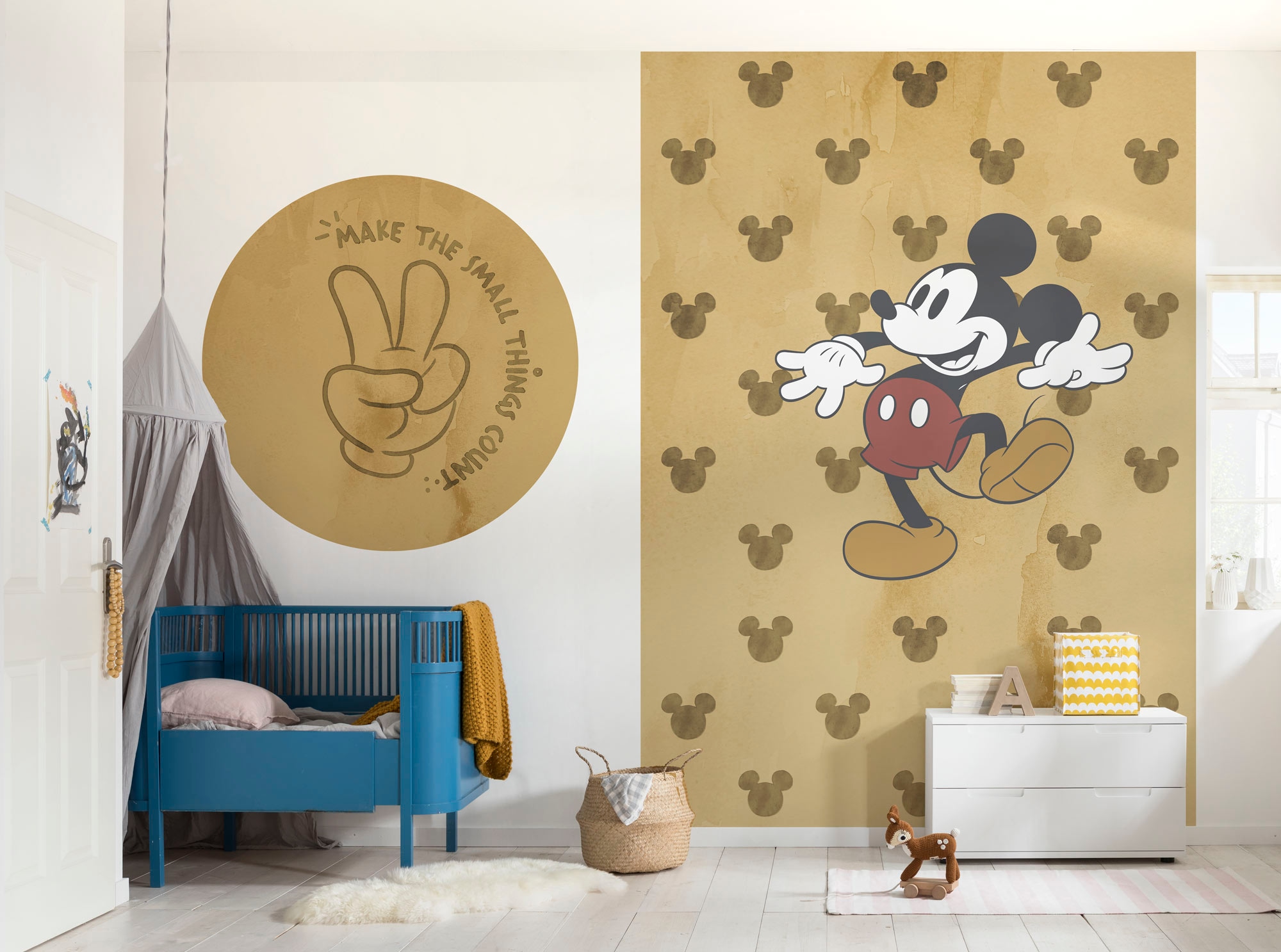Komar Fototapete »Vlies selbstklebend - Mickey Love wins - Größe 125 x 125 cm«, bedruckt, Kinderzimmer