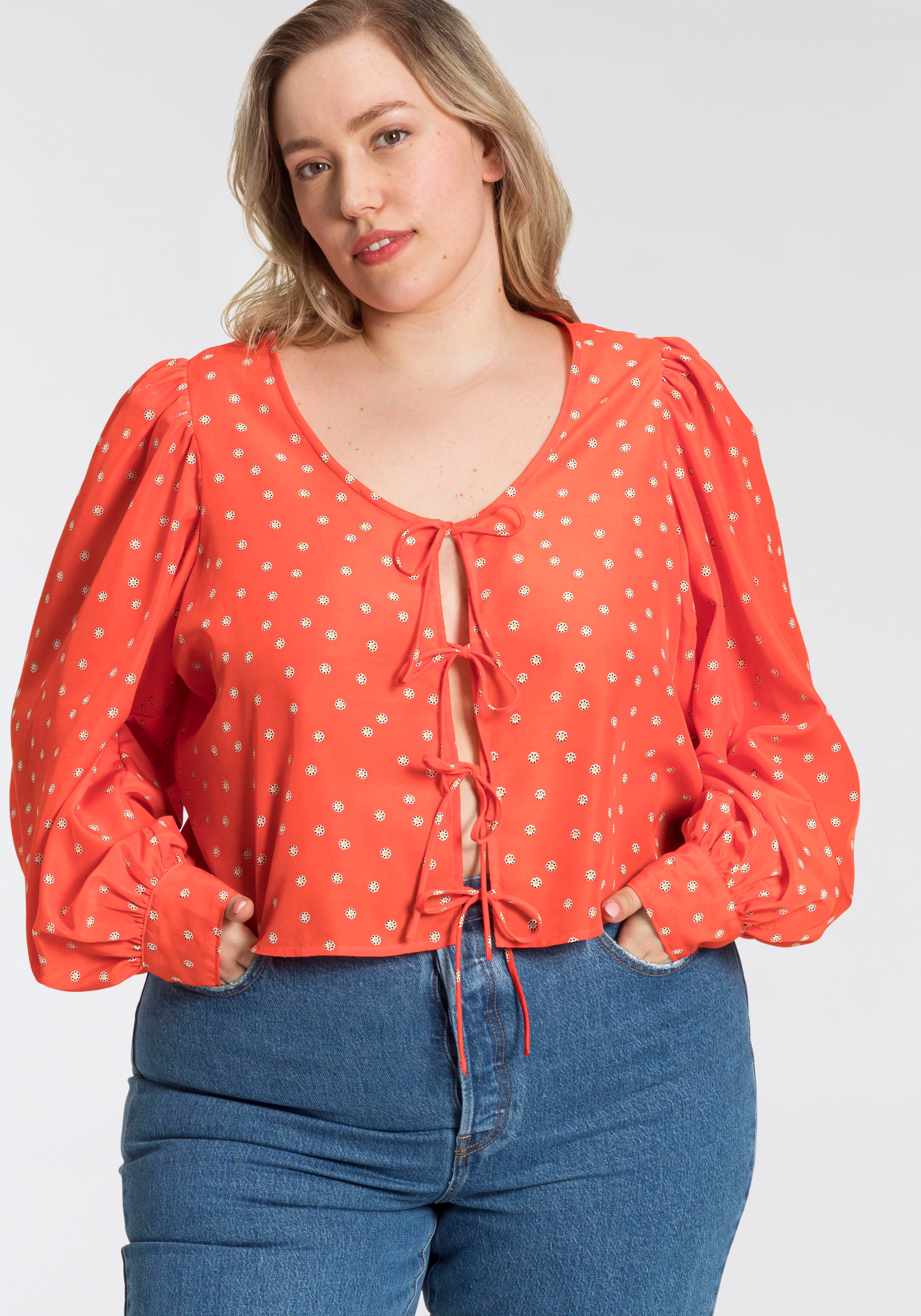 Levi's® Plus Blusentop »PL FAWN KRAWATTE BLUSE«, Bluse mit stylischen Blumenprint