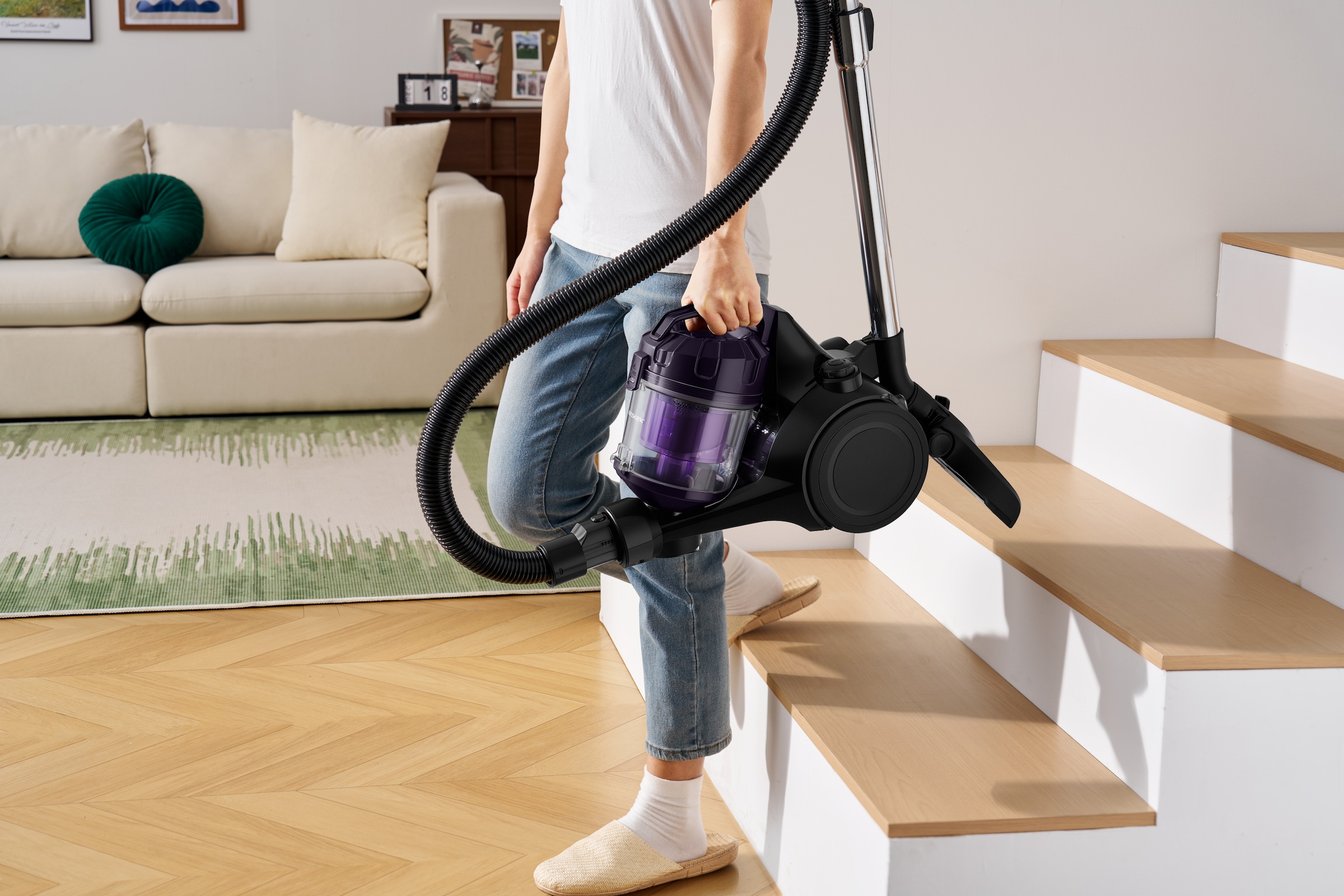 Hanseatic Bodenstaubsauger »HBLVC700BVMC, Zyklon Technologie, Hepa H12 Filter, 9m Aktionsradius«, 700 W, beutellos, 2l Staubbehälter, klein und praktisch zum Verstauen