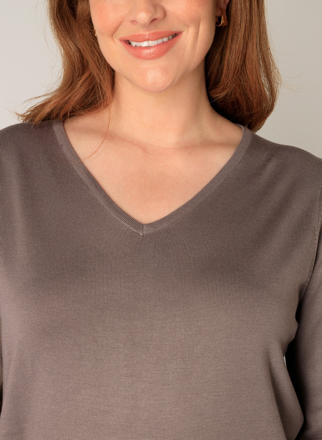 Base Level Curvy V-Ausschnitt-Pullover mit V-Ausschnitt