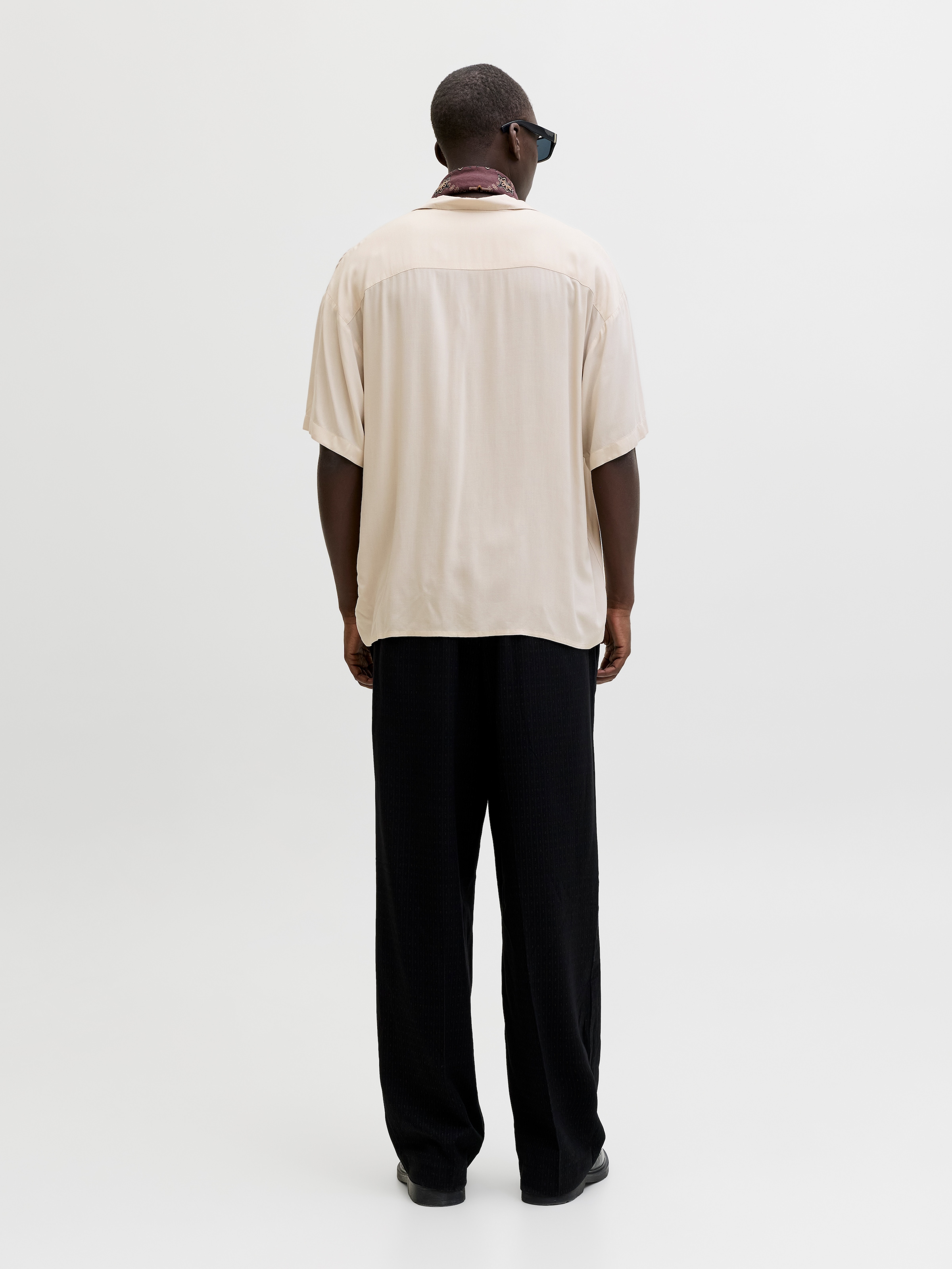 Jack & Jones Kurzarmhemd »JJEJEFF RESORT SOLID SHIRT SS SN« Viskose, loose fit