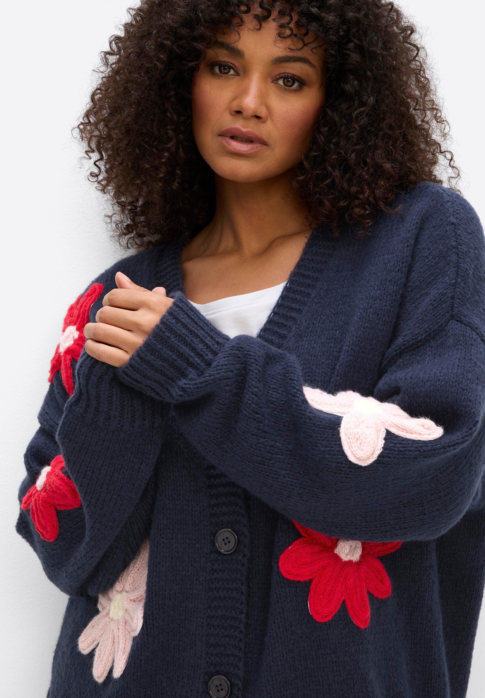 sheego by Joe Browns Strickjacke »Strickjacke Strickjacke mit farbenfrohen Blüten«
