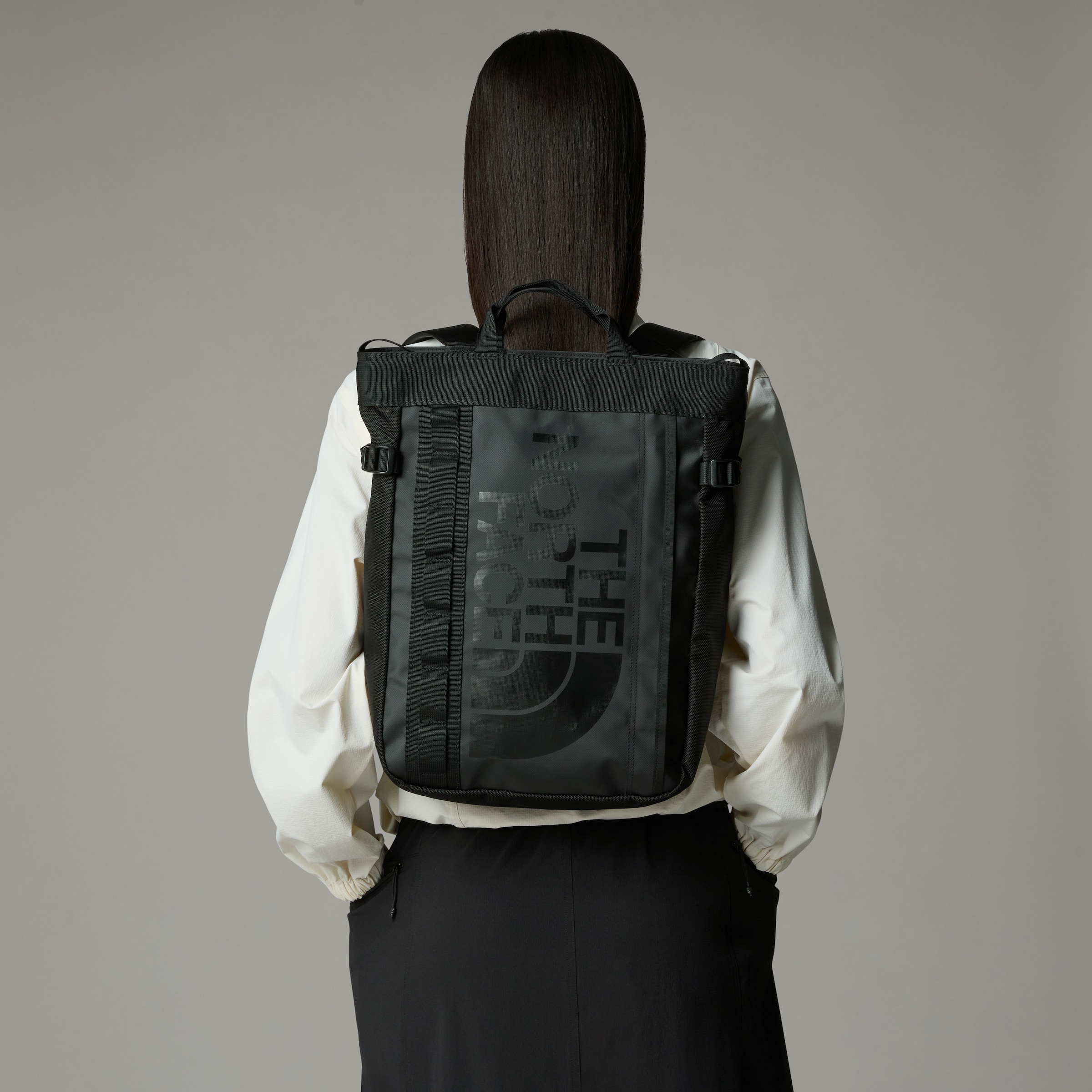 The North Face Umhängetasche »BASE CAMP TOTE PACK« mit drei Trageoptionen, mit seitlichen Kompressionsriemen