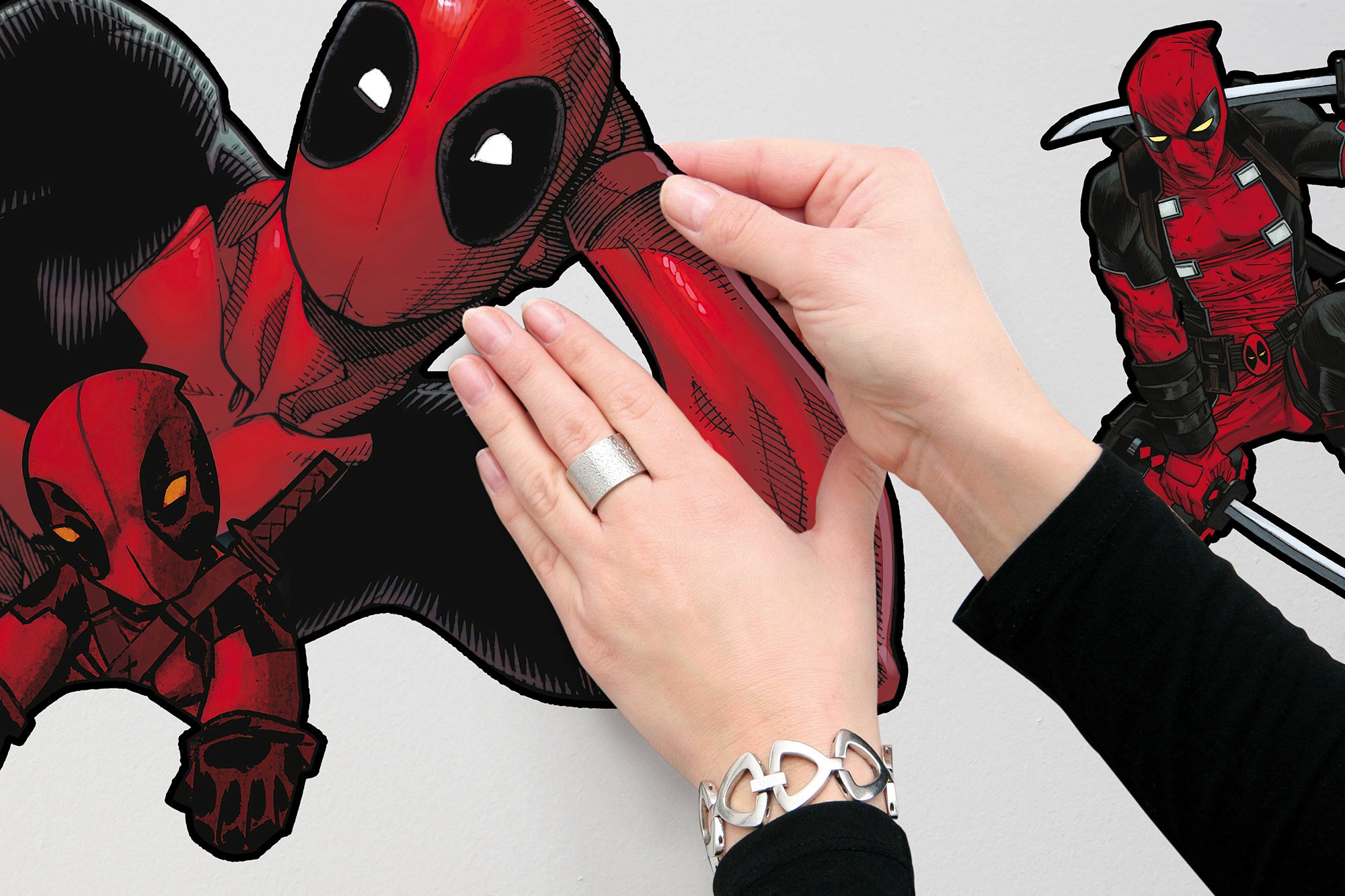 Komar Wandtattoo »Deadpool Posing - Größe 100 x 70 cm«, (8 St.), selbstklebend, Wandsticker, Kinderzimmer