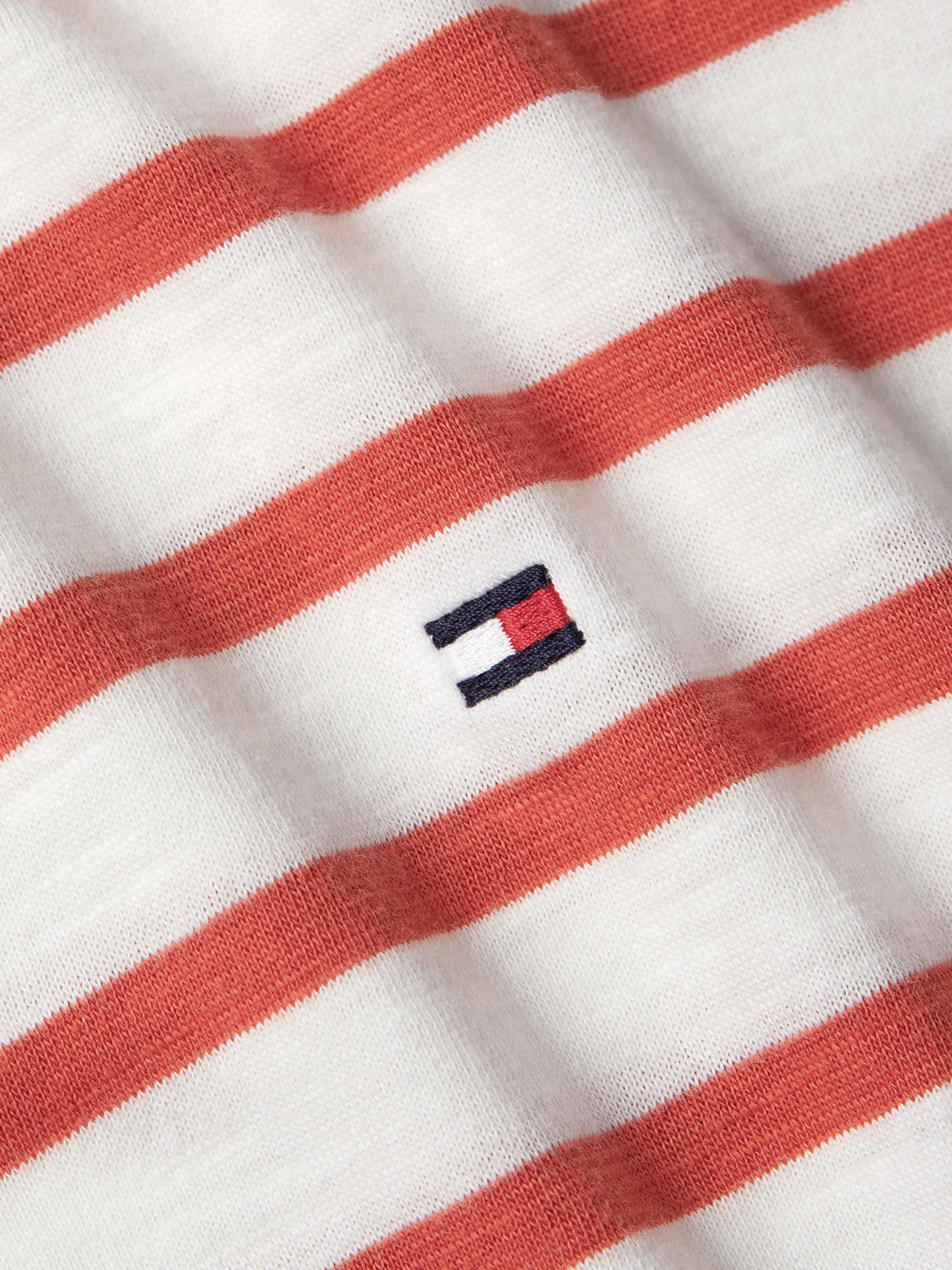 Tommy Hilfiger Rundhalsshirt »1985 SLIM SLUB C-NK SS«, mit Logostickerei