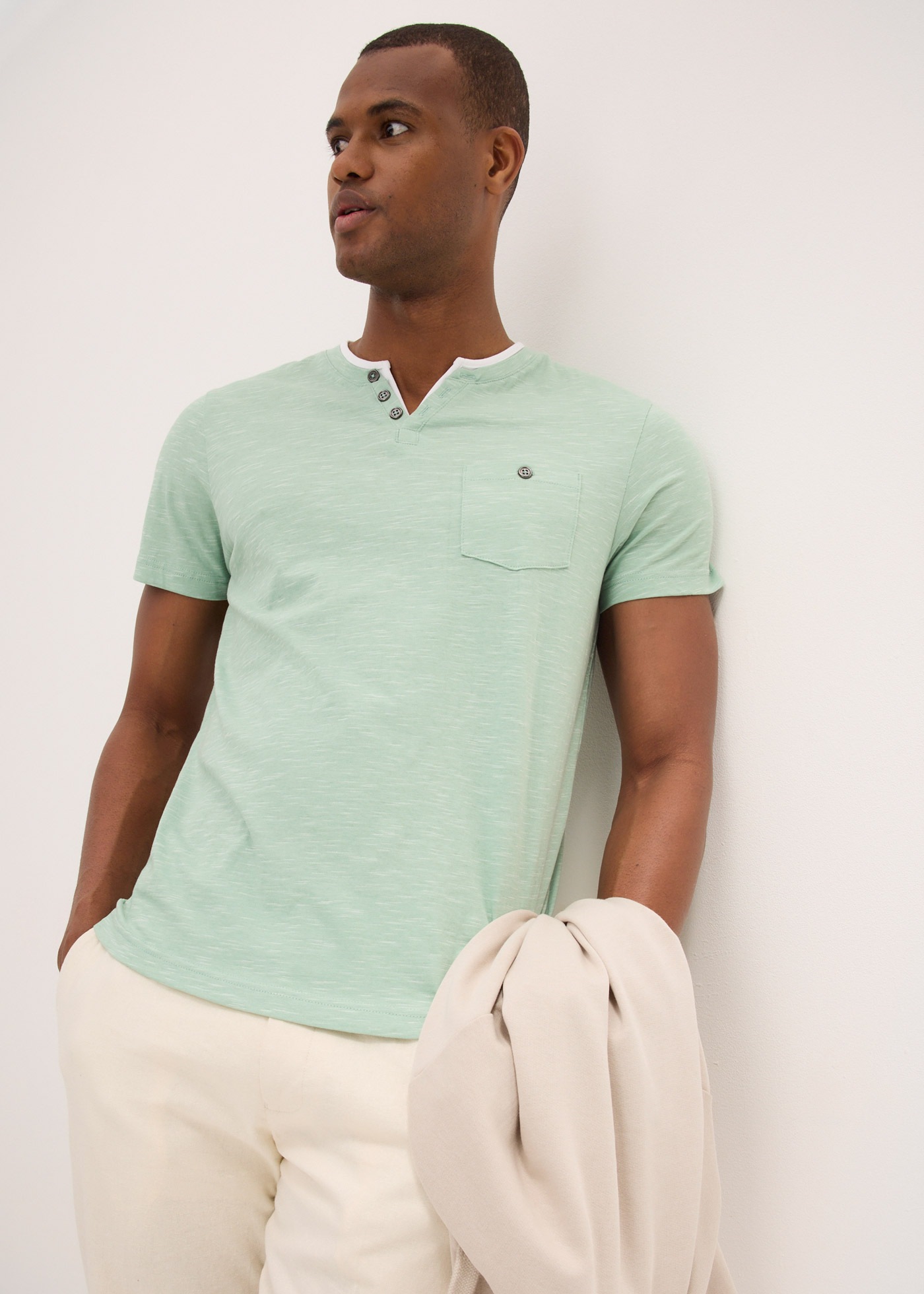 bonprix 2-in-1-Shirt »2 in 1 Shirt, Kurzarm« Regular Fit, mit Brusttasche, Henley-Stil, Lagen-Look