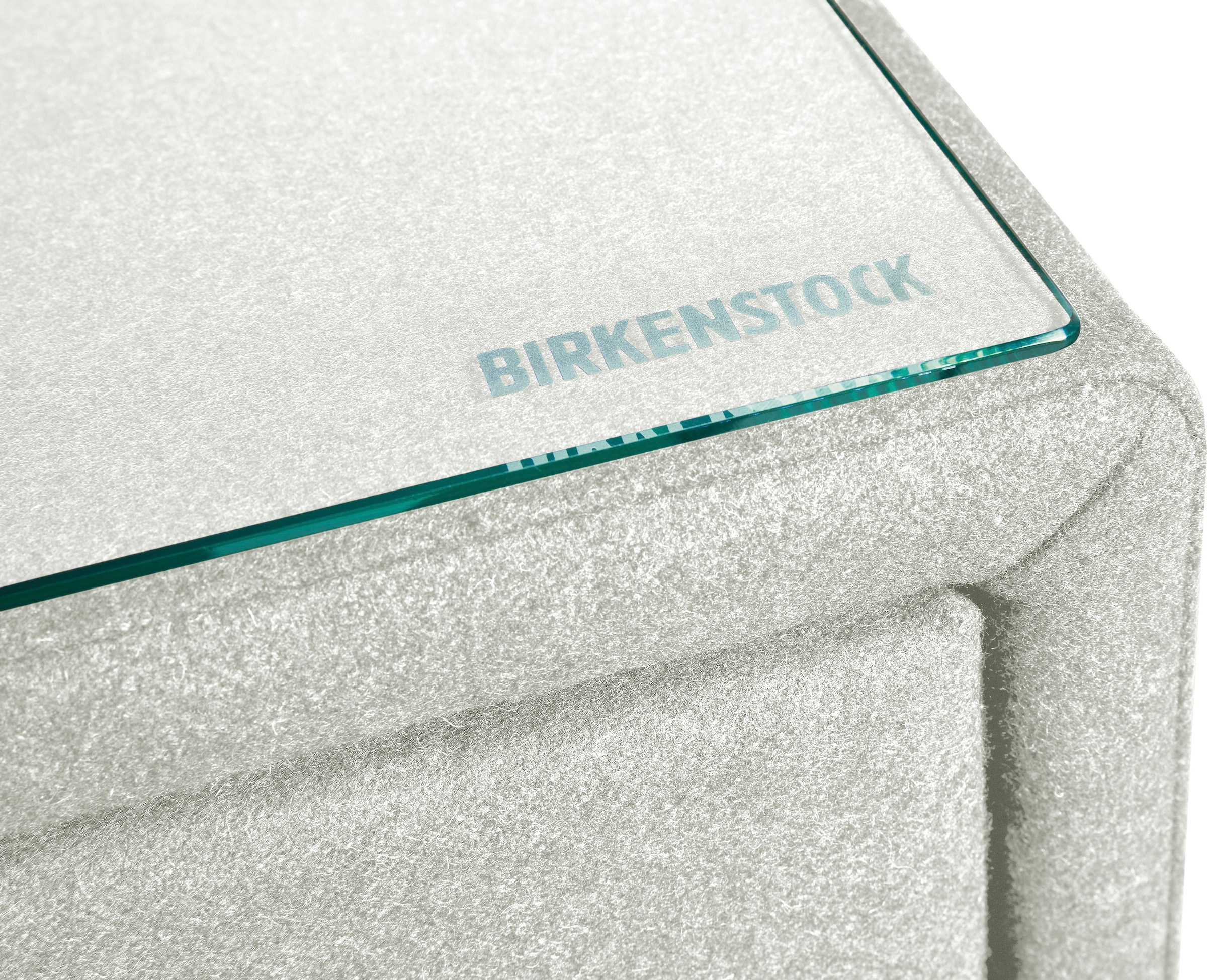 Birkenstock Nachtkommode »Montevideo«, inklusive Glasplatte, mit Lederlaschen-Griffen, mit Holzsockel